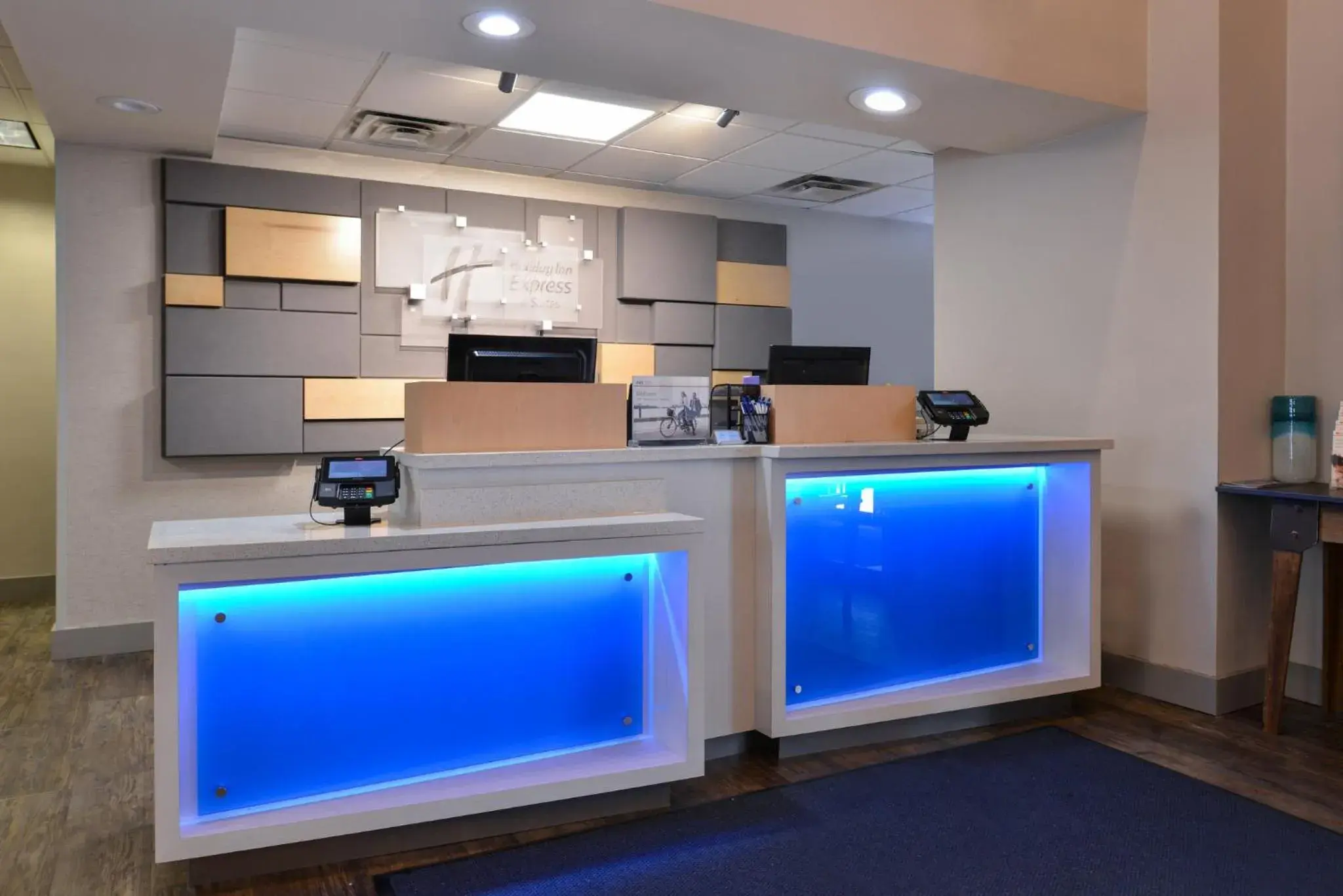 Property building in Holiday Inn Express & Suites Austin North Central by IHG Property building in Holiday Inn Express & Suites Austin North Central by IHG