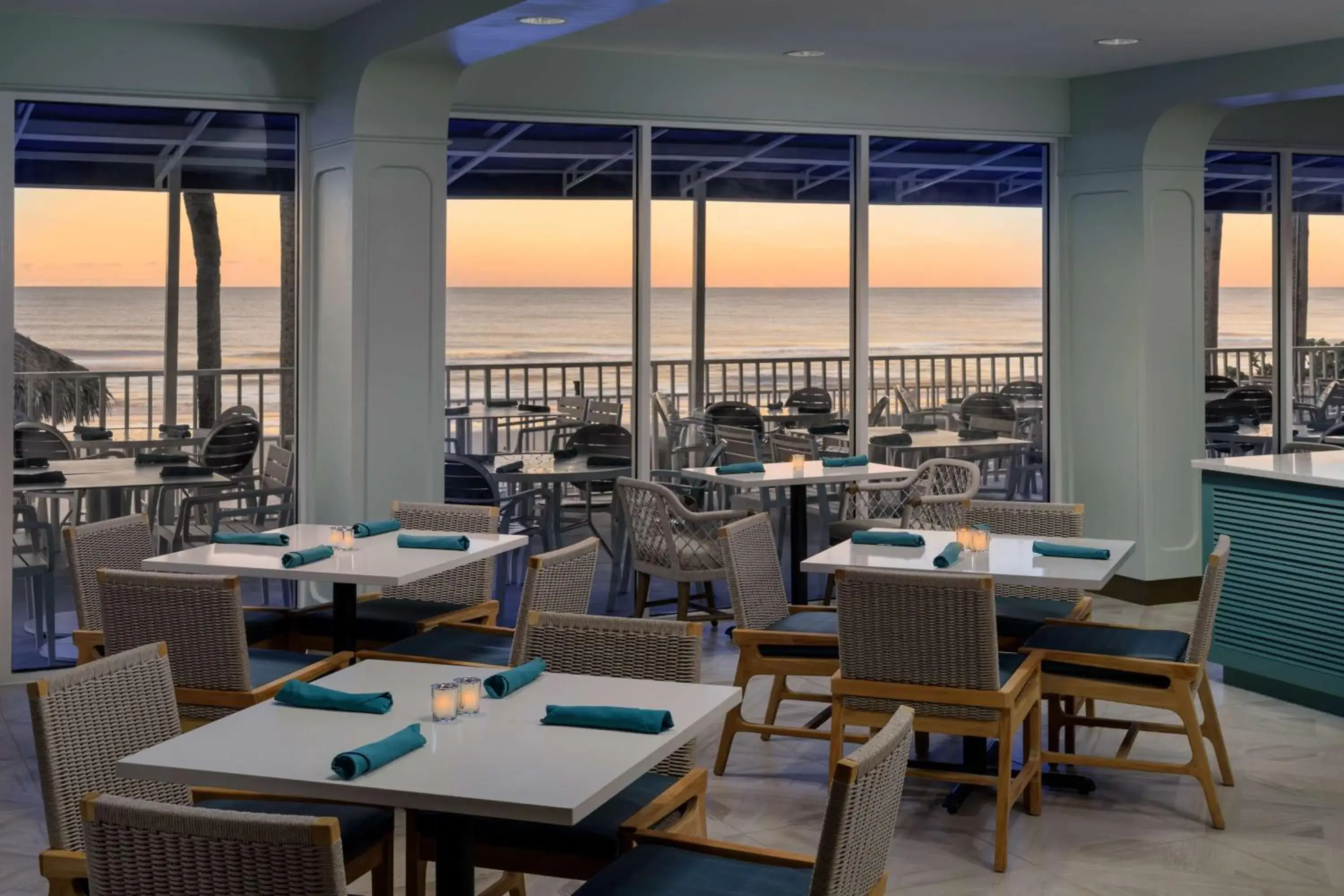 Restaurant/places to eat in DoubleTree Beach Resort by Hilton Tampa Bay – North Redington Beach Restaurant/places to eat in DoubleTree Beach Resort by Hilton Tampa Bay – North Redington Beach