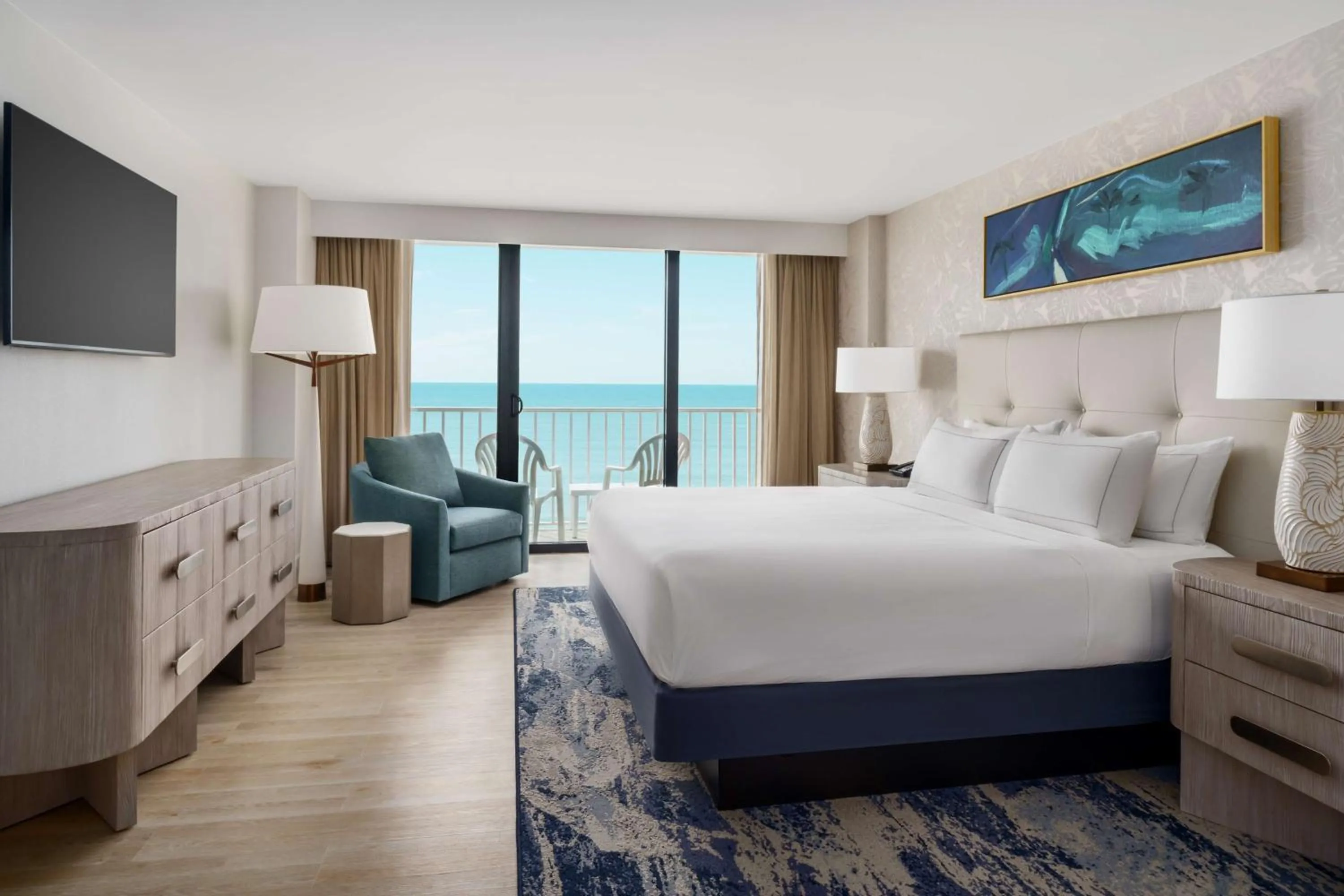 Bed in DoubleTree Beach Resort by Hilton Tampa Bay – North Redington Beach