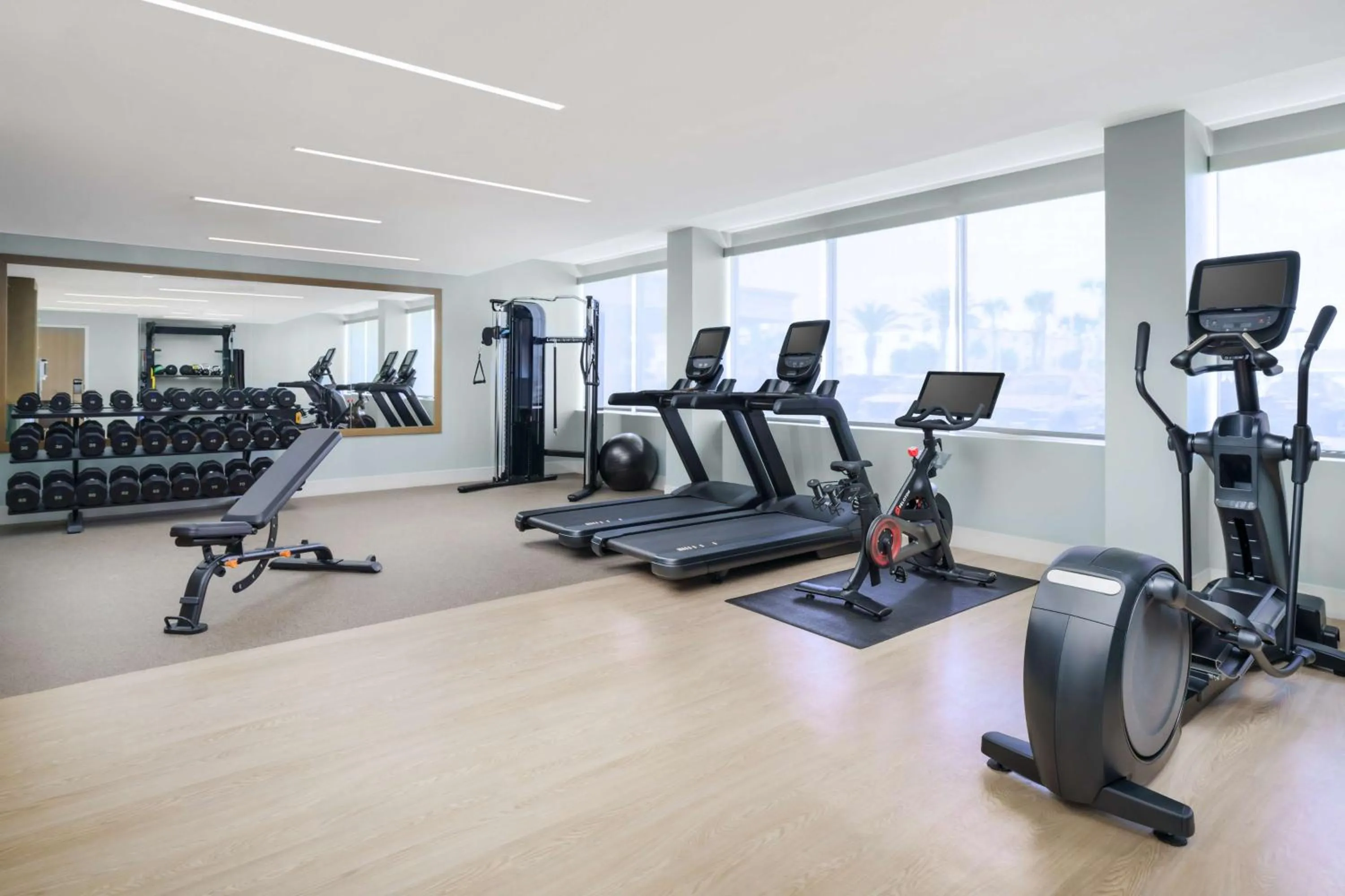 Fitness centre/facilities in DoubleTree Beach Resort by Hilton Tampa Bay – North Redington Beach