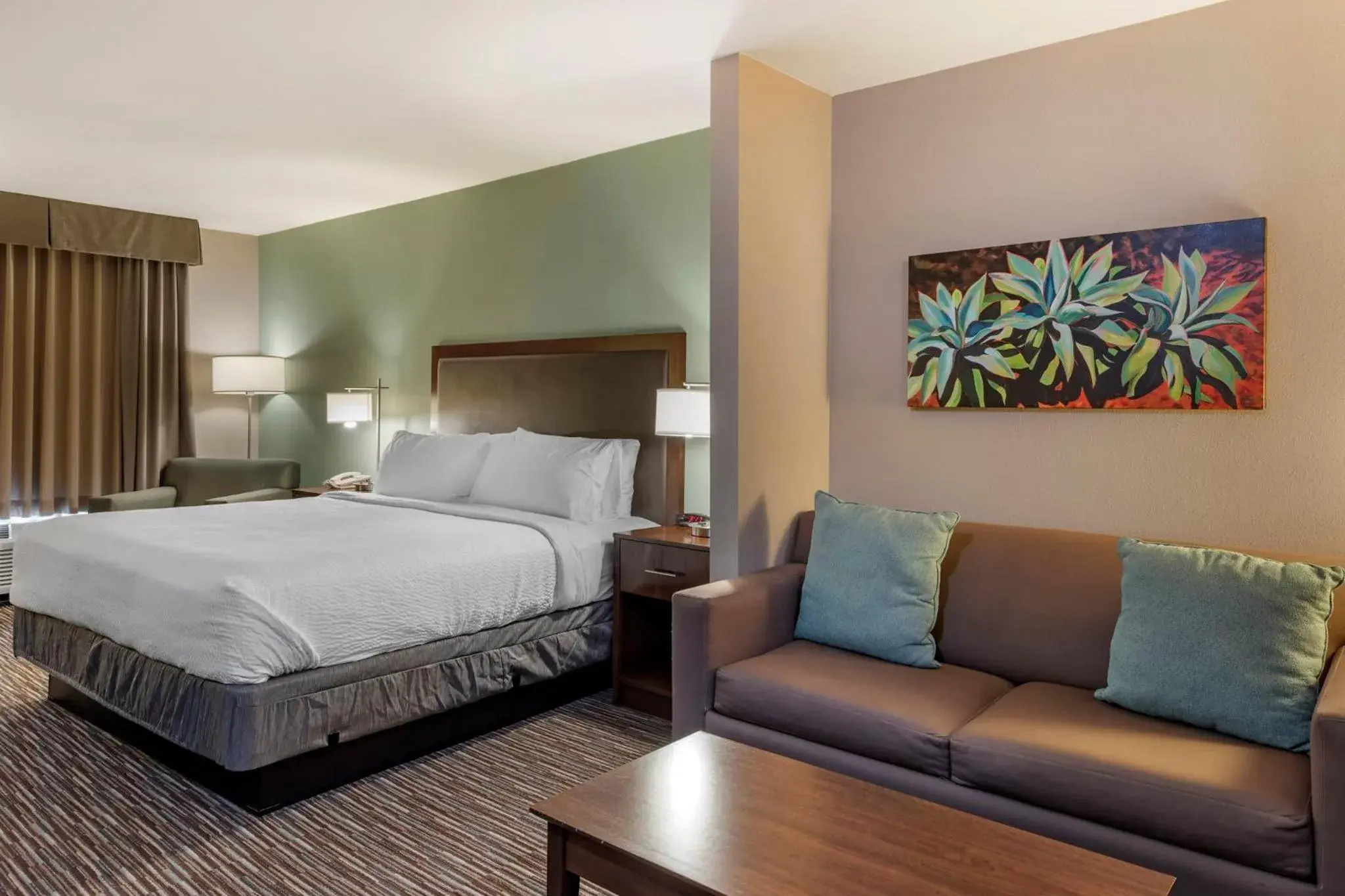 Standard King Room with Sofa Bed - Non-Smoking in Holiday Inn Express & Suites Indio - Coachella Valley by IHG Standard King Room with Sofa Bed - Non-Smoking in Holiday Inn Express & Suites Indio - Coachella Valley by IHG