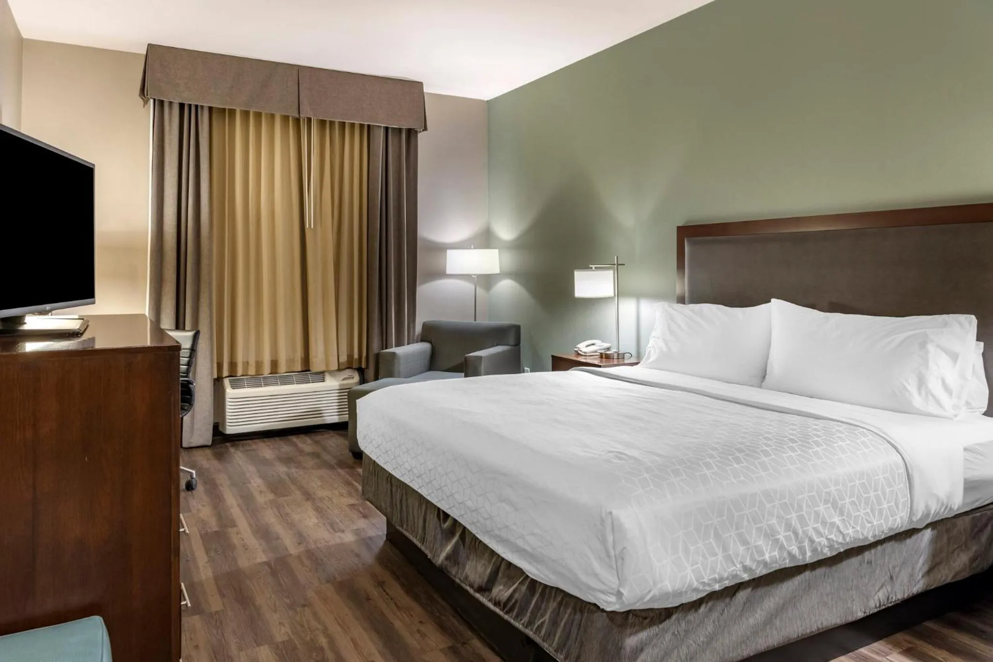 Photo of the whole room, Bed in Holiday Inn Express & Suites Indio - Coachella Valley by IHG