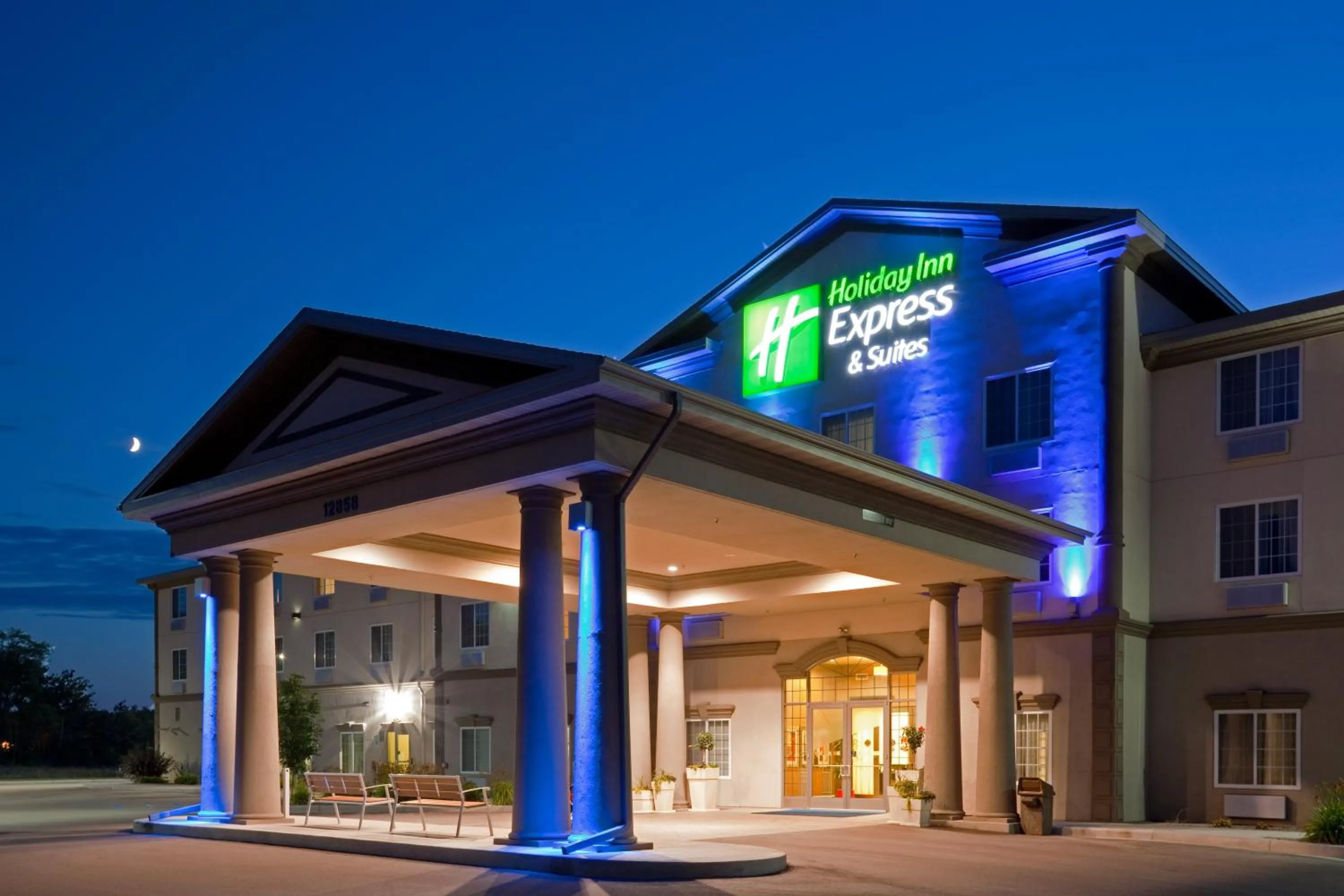 Property building in Holiday Inn Express Hotel & Suites Eau Claire North by IHG