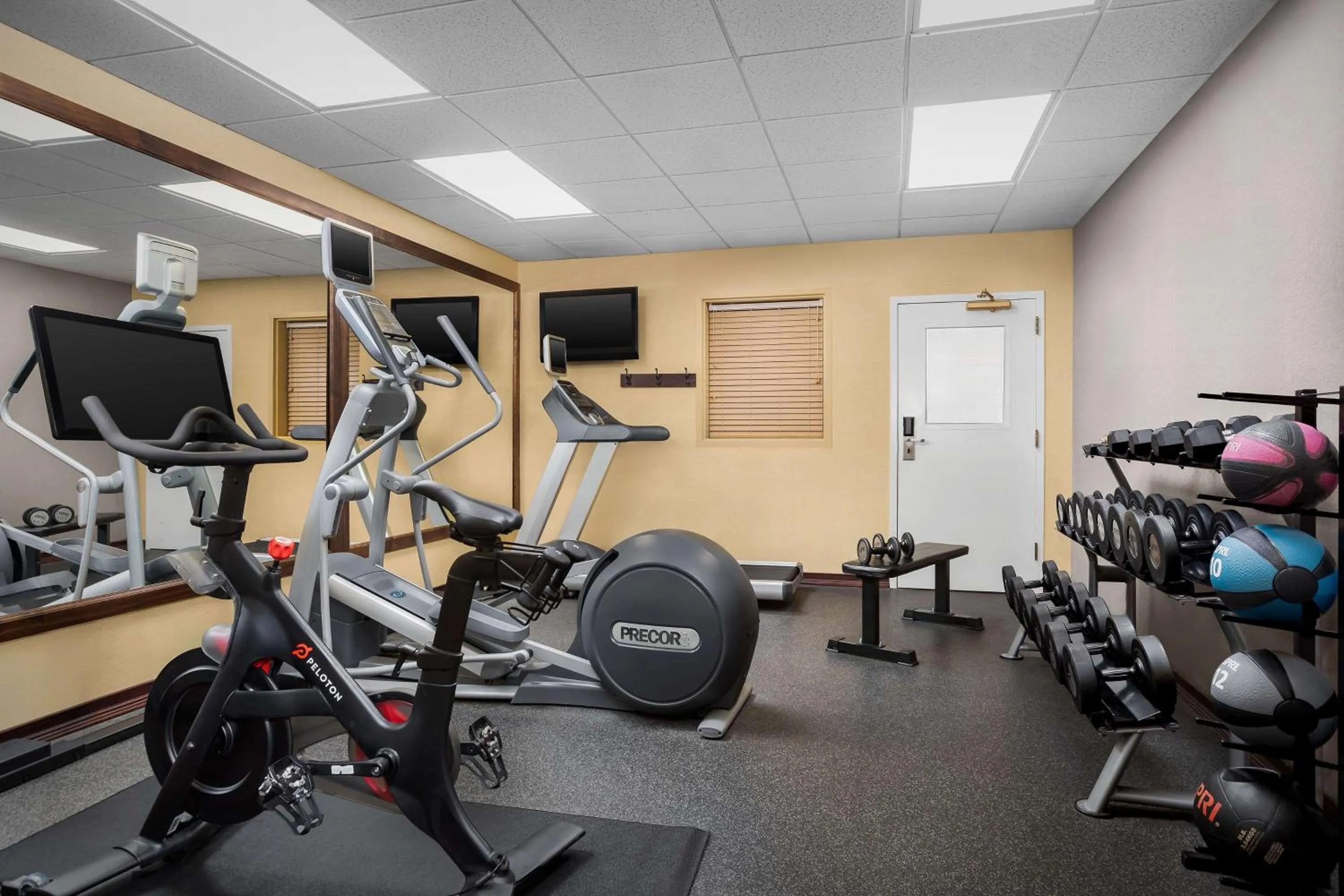 Fitness centre/facilities in Homewood Suites by Hilton Cleveland-Solon