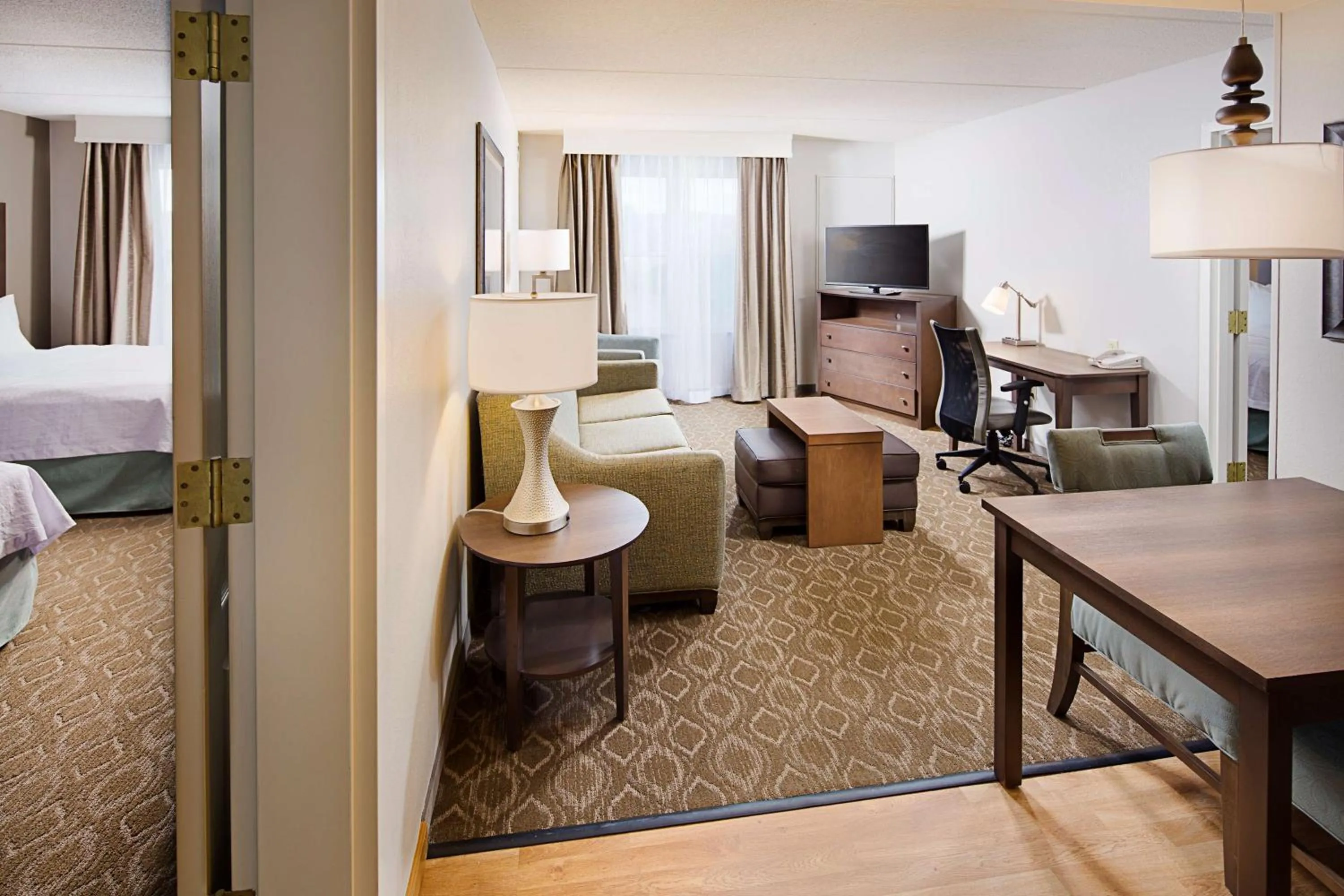 Living room, Bed in Homewood Suites by Hilton Cleveland-Solon