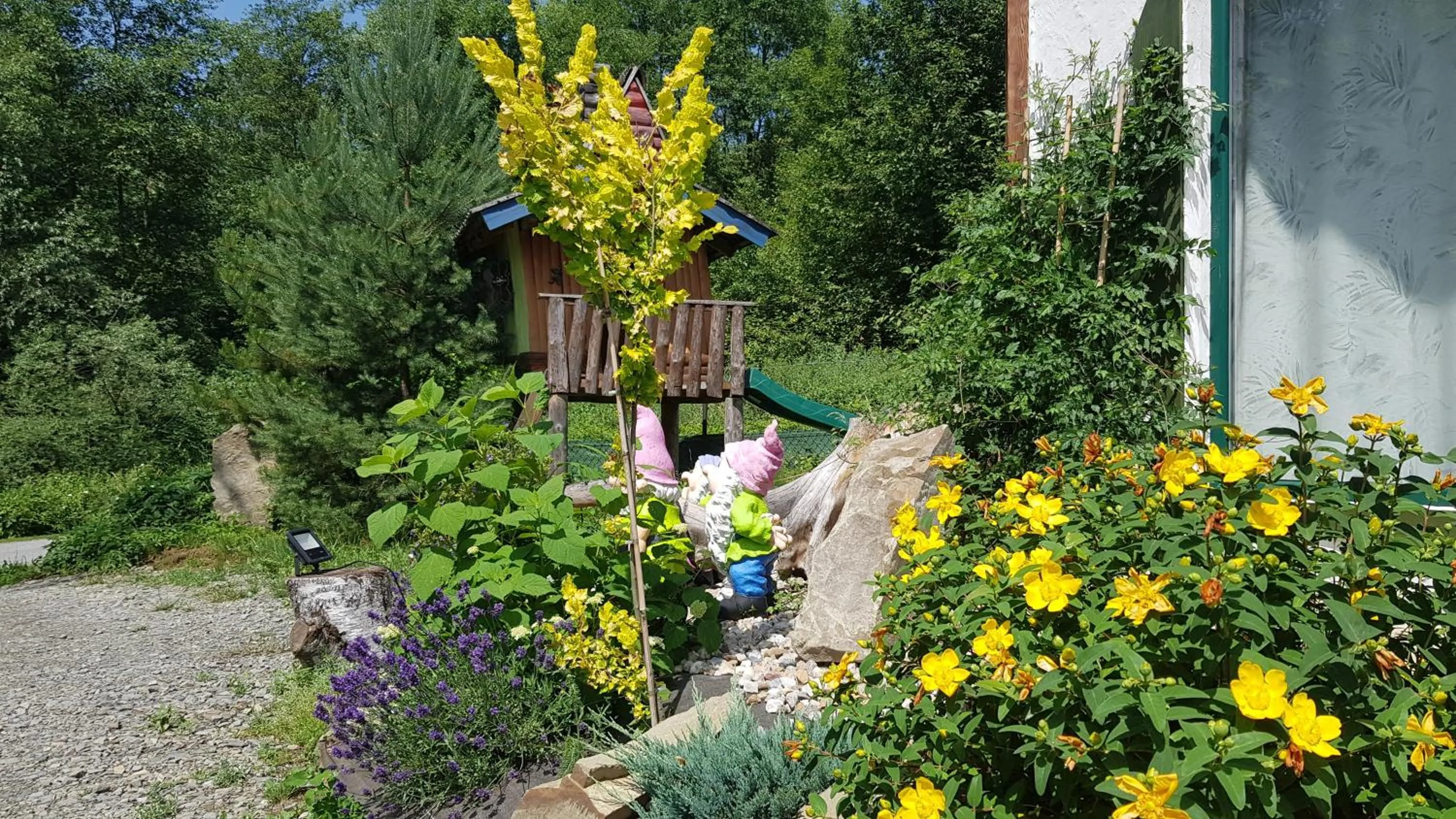 Garden in Chata w Rabce - Bajkowa Osada