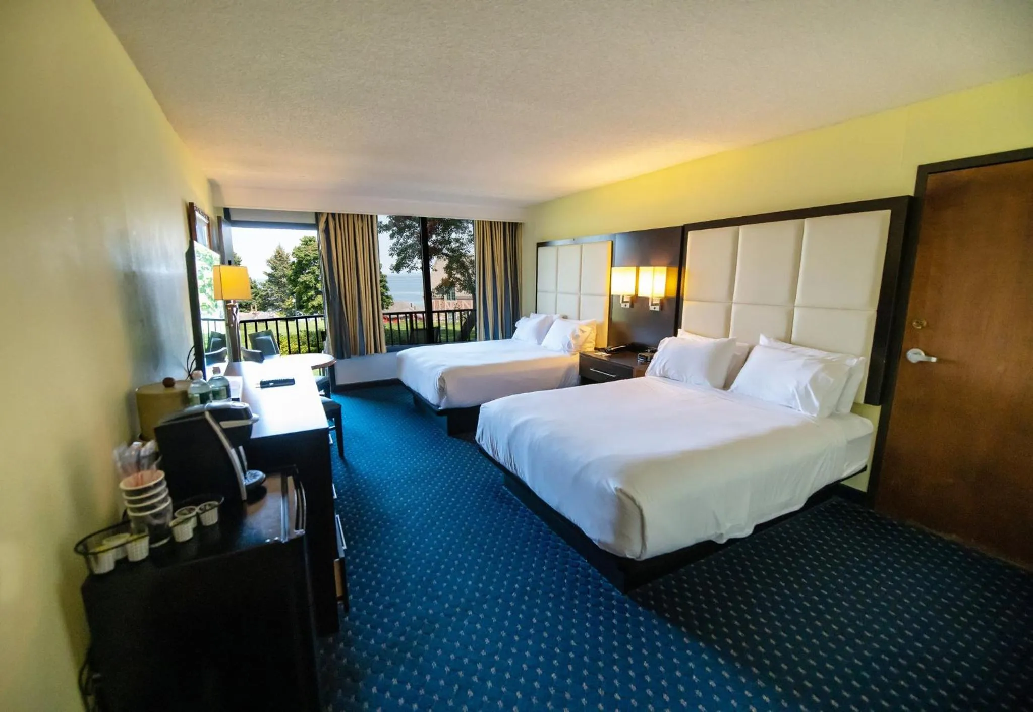 Photo of the whole room, Bed in Holiday Inn Bar Harbor Regency Hotel by IHG
