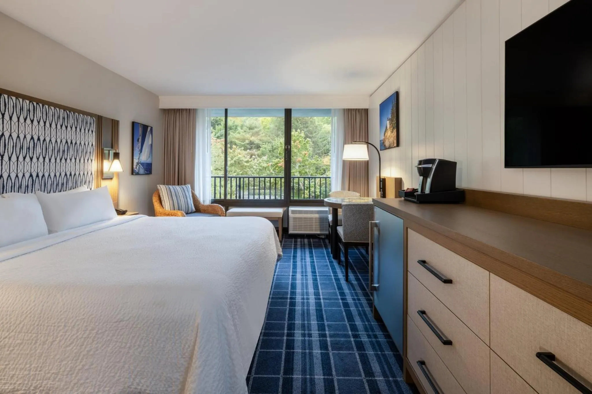 Photo of the whole room, Bed in Holiday Inn Bar Harbor Regency Hotel by IHG