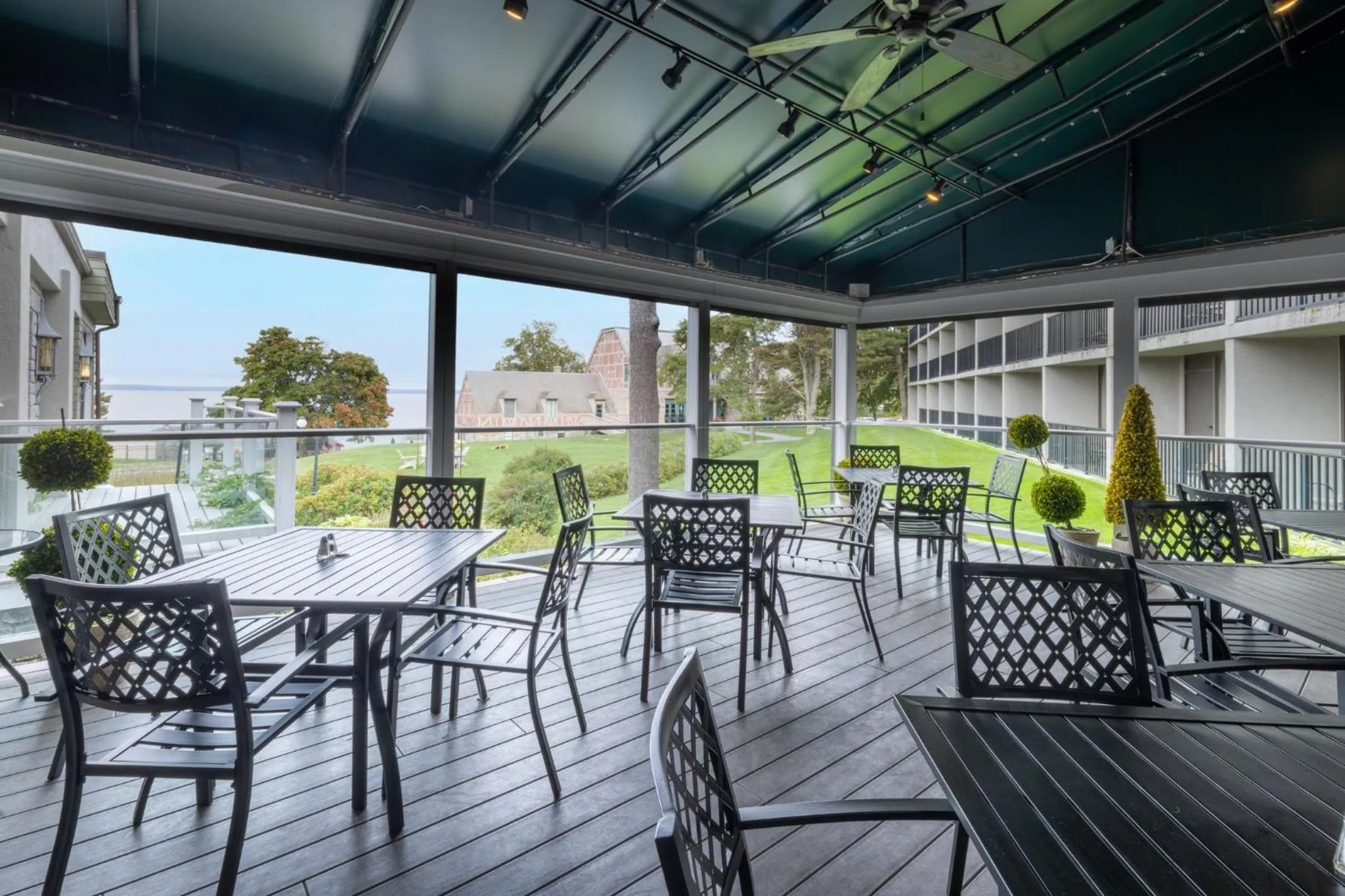 Restaurant/places to eat in Holiday Inn Bar Harbor Regency Hotel by IHG