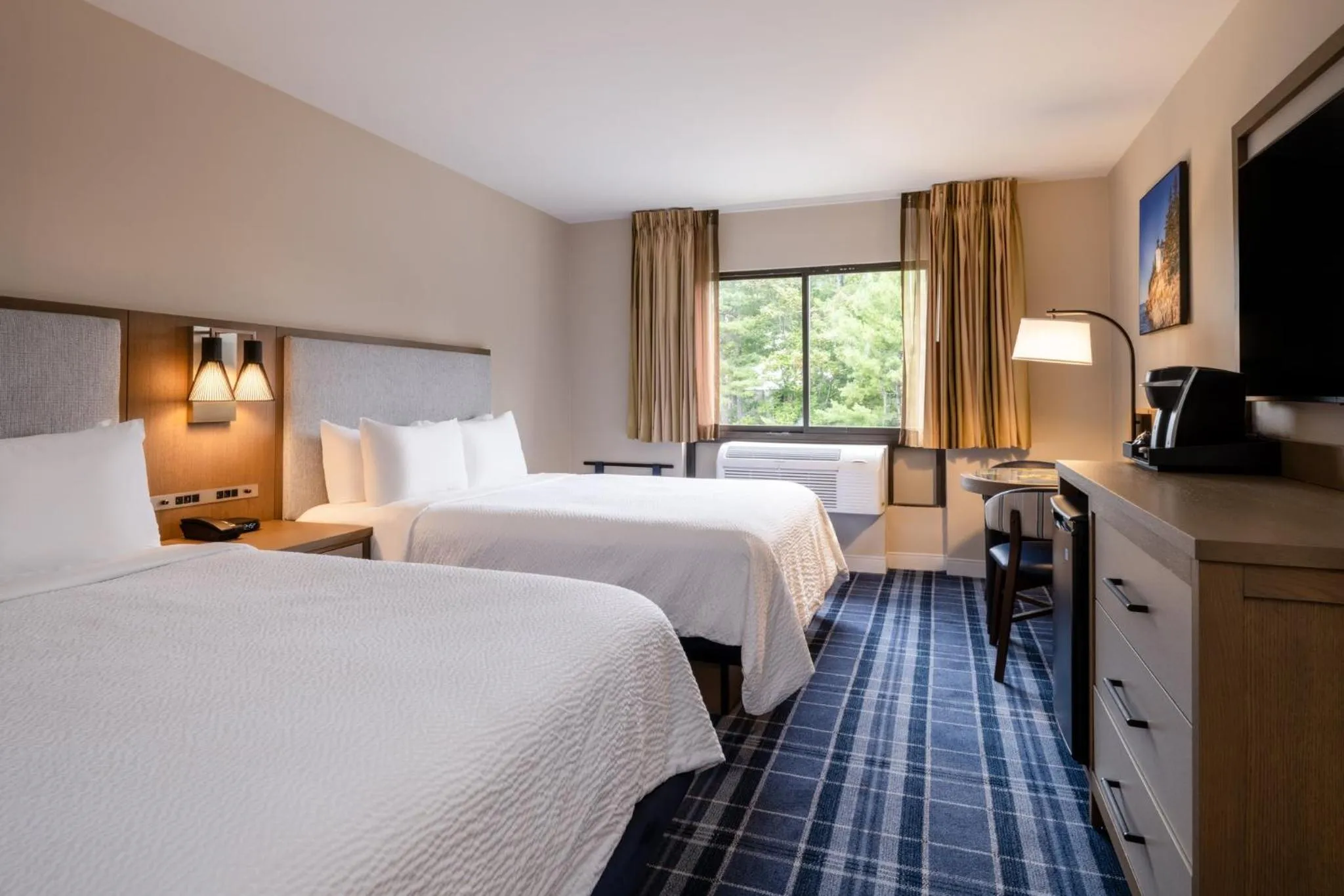 Photo of the whole room, Bed in Holiday Inn Bar Harbor Regency Hotel by IHG