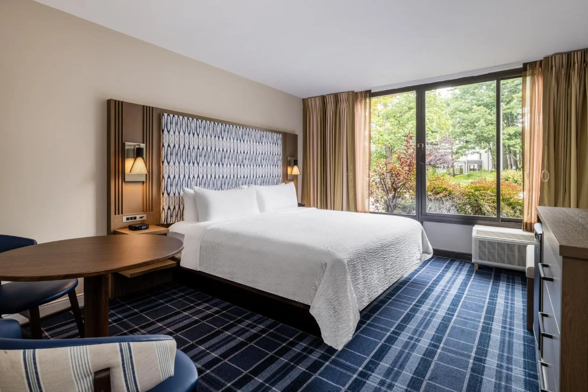 Photo of the whole room, Bed in Holiday Inn Bar Harbor Regency Hotel by IHG