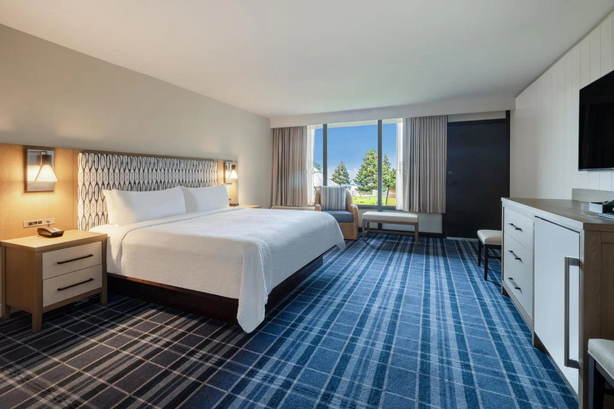 Photo of the whole room, Bed in Holiday Inn Bar Harbor Regency Hotel by IHG