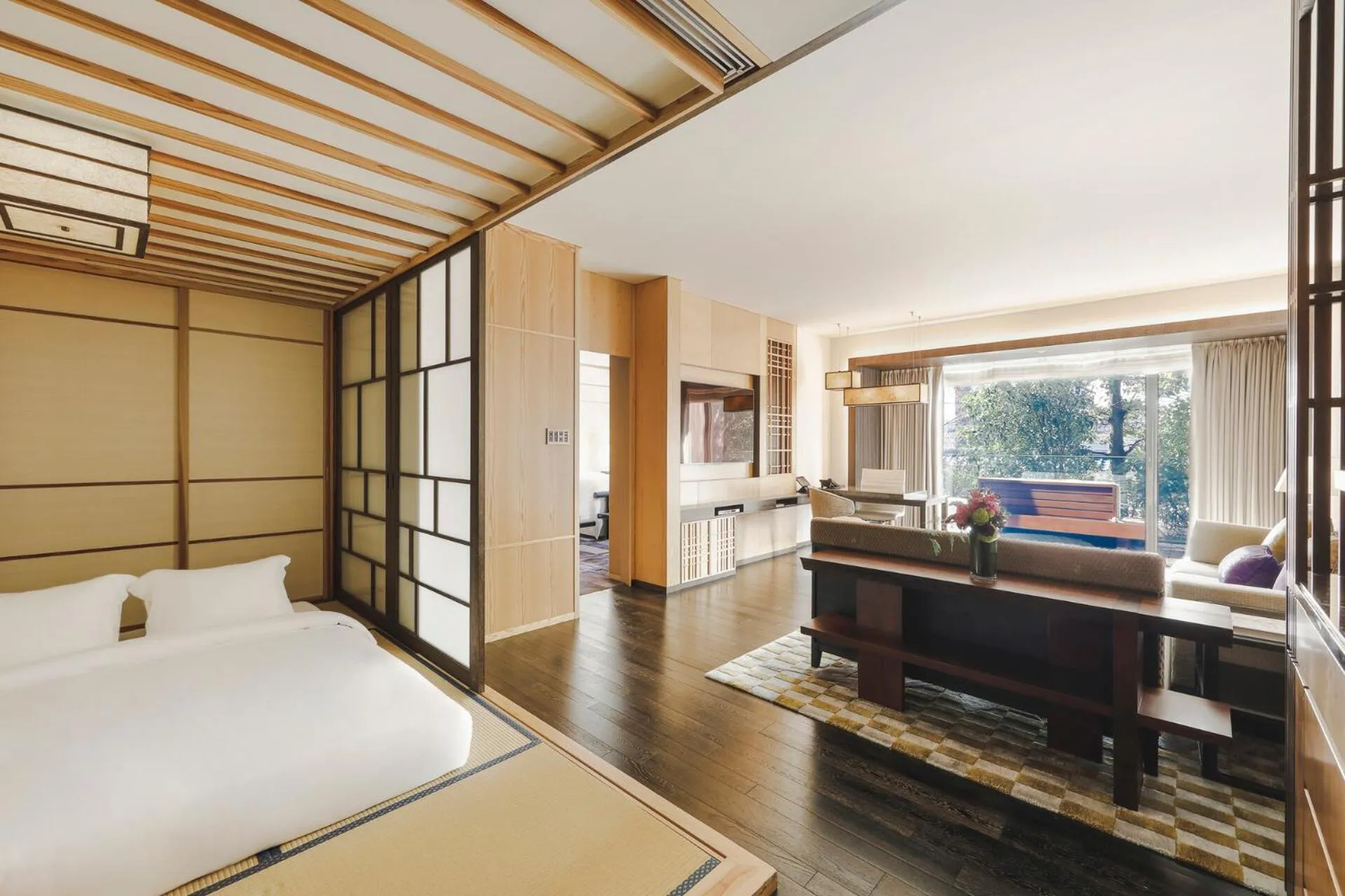 Bed in Four Seasons Hotel Kyoto