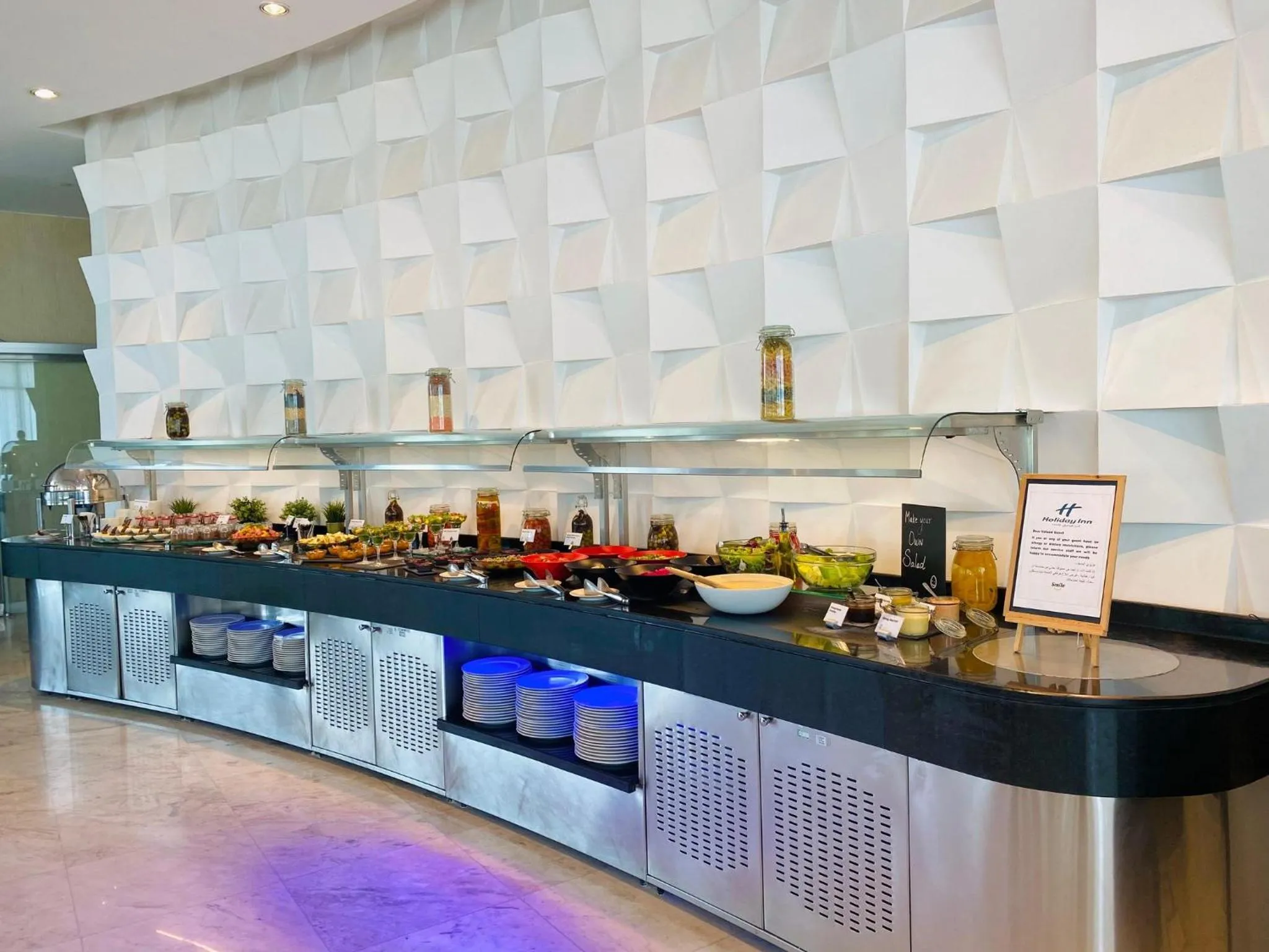 Restaurant/places to eat in Holiday Inn Abu Dhabi by IHG