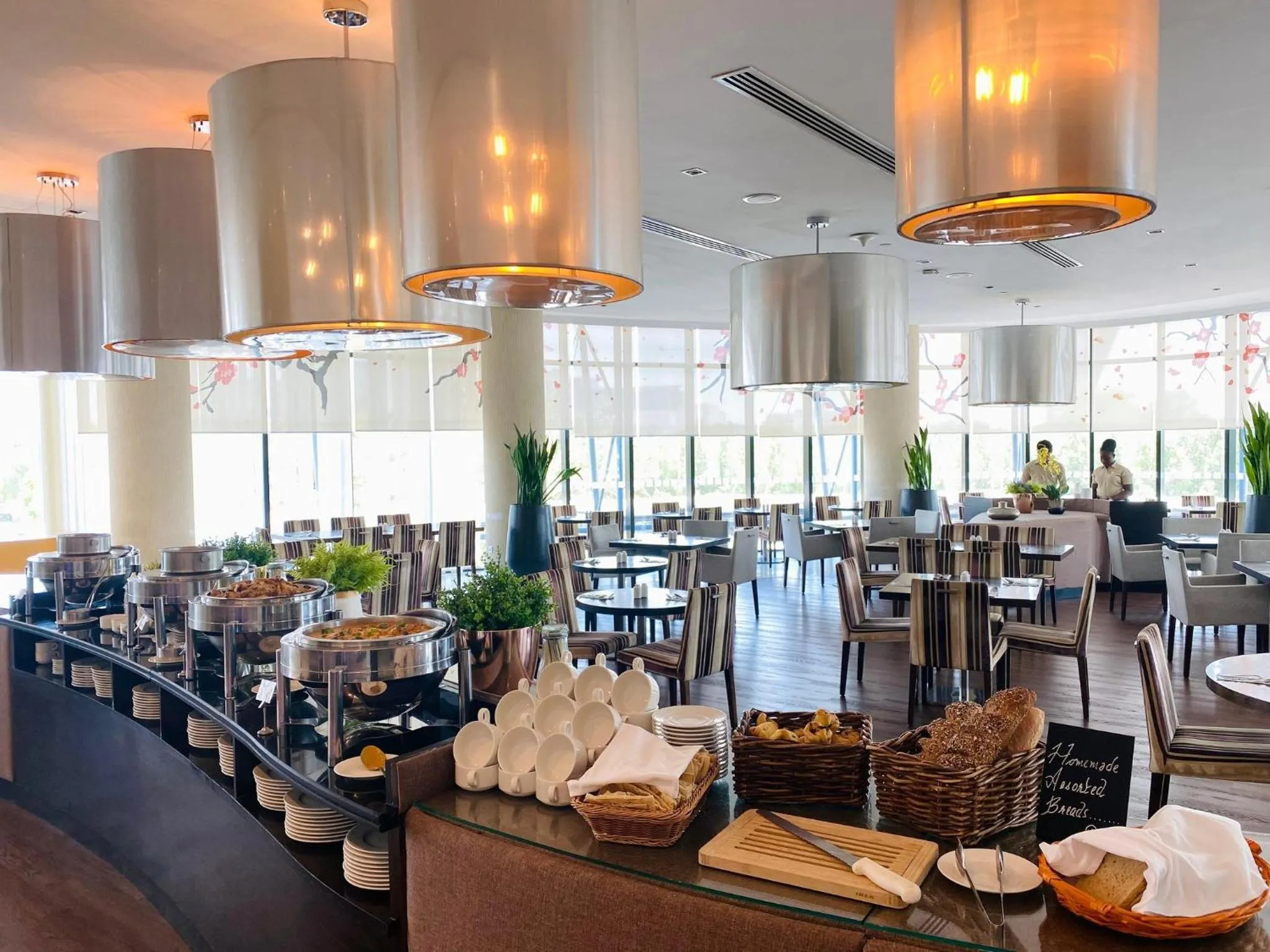Restaurant/places to eat in Holiday Inn Abu Dhabi by IHG
