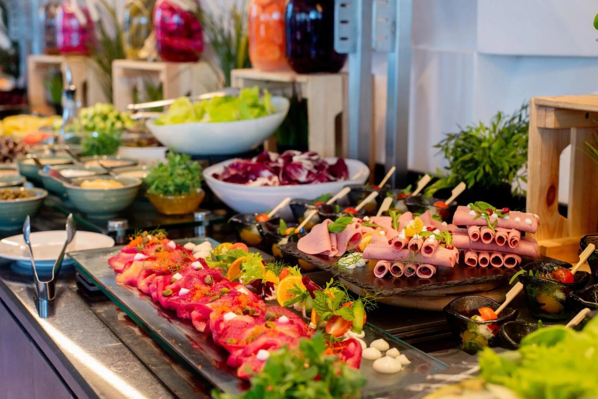 Restaurant/places to eat in Holiday Inn Abu Dhabi by IHG