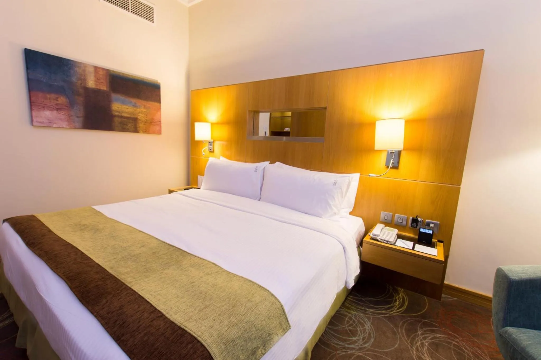 Photo of the whole room, Bed in Holiday Inn Abu Dhabi by IHG