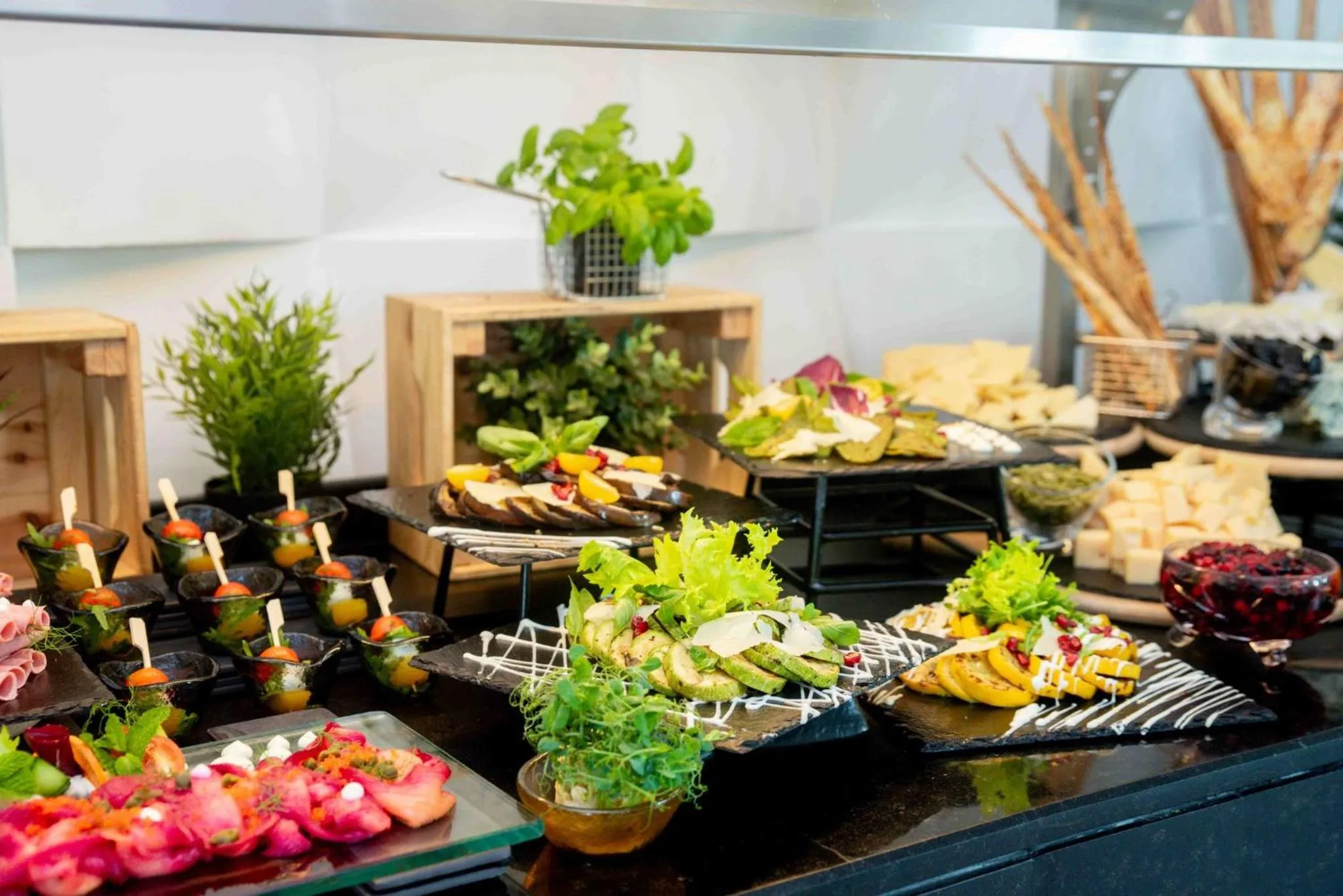 Restaurant/places to eat in Holiday Inn Abu Dhabi by IHG