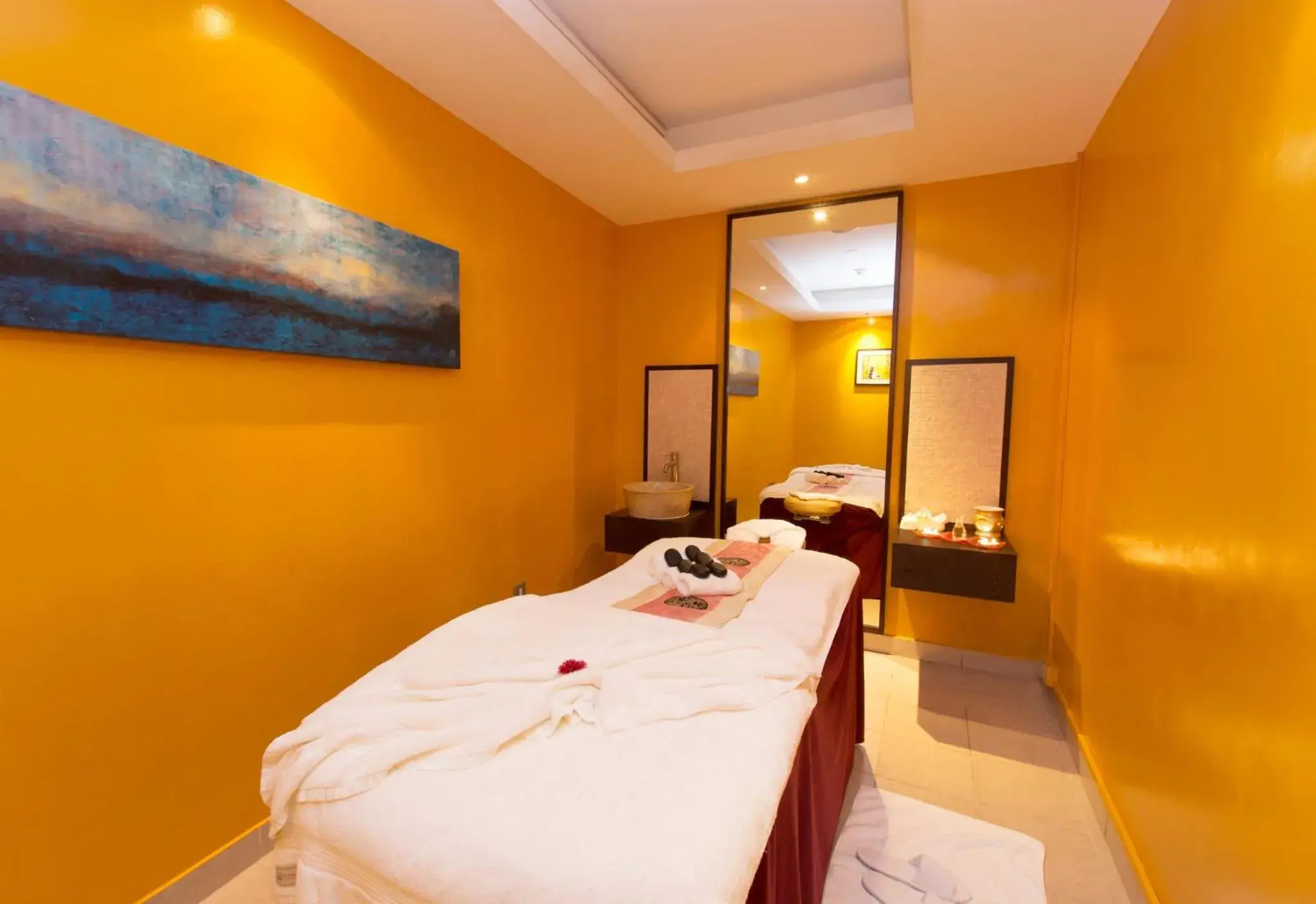 Spa and wellness centre/facilities, Bed in Holiday Inn Abu Dhabi by IHG Spa and wellness centre/facilities, Bed in Holiday Inn Abu Dhabi by IHG