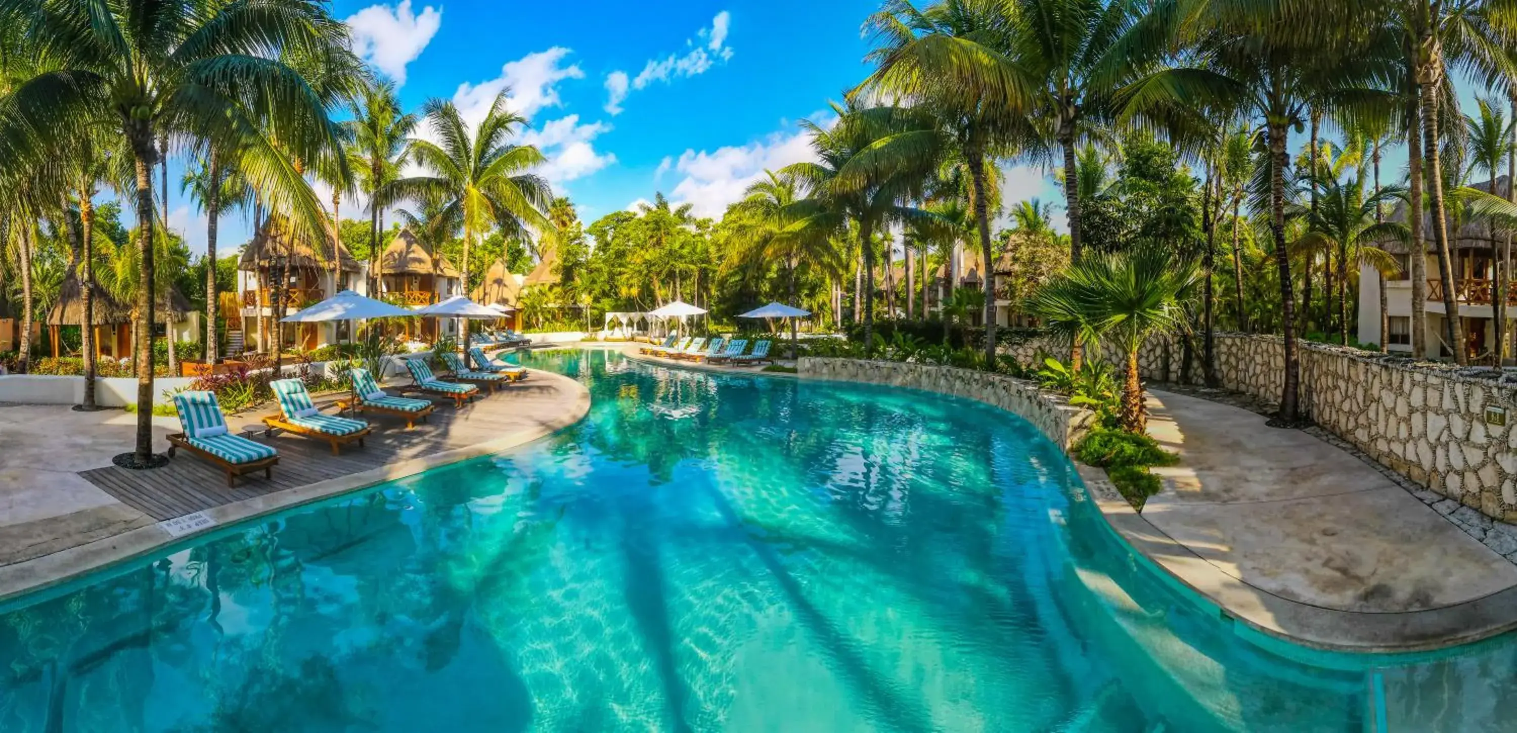 Swimming pool in Mahekal Beach Front Resort & Spa Swimming pool in Mahekal Beach Front Resort & Spa