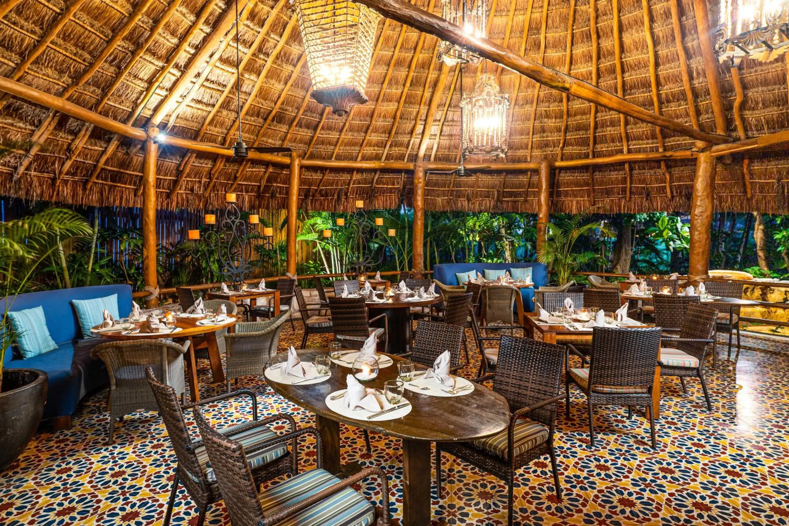 Restaurant/places to eat in Mahekal Beach Front Resort & Spa Restaurant/places to eat in Mahekal Beach Front Resort & Spa