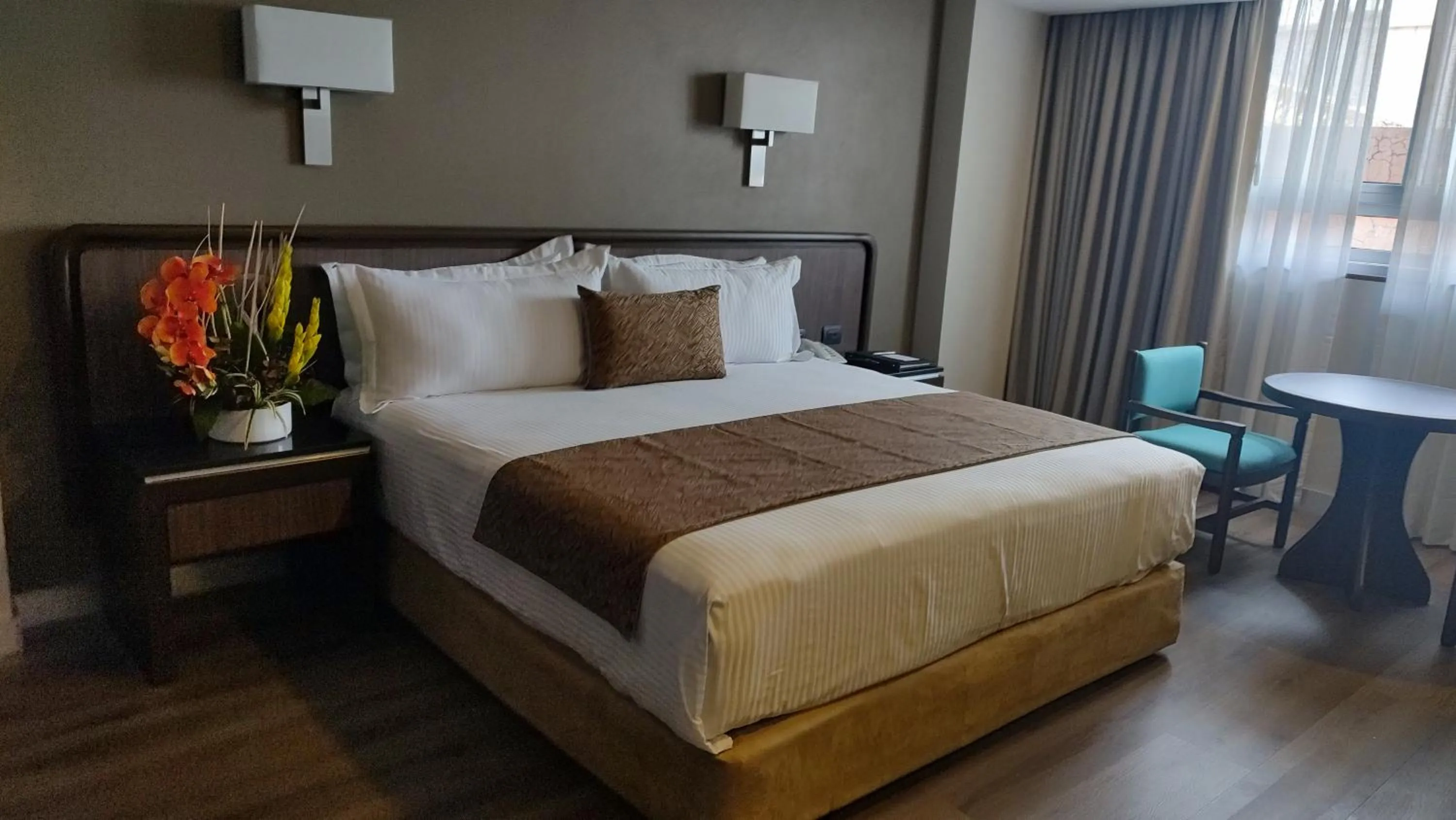 Bed in Hotel Metropol