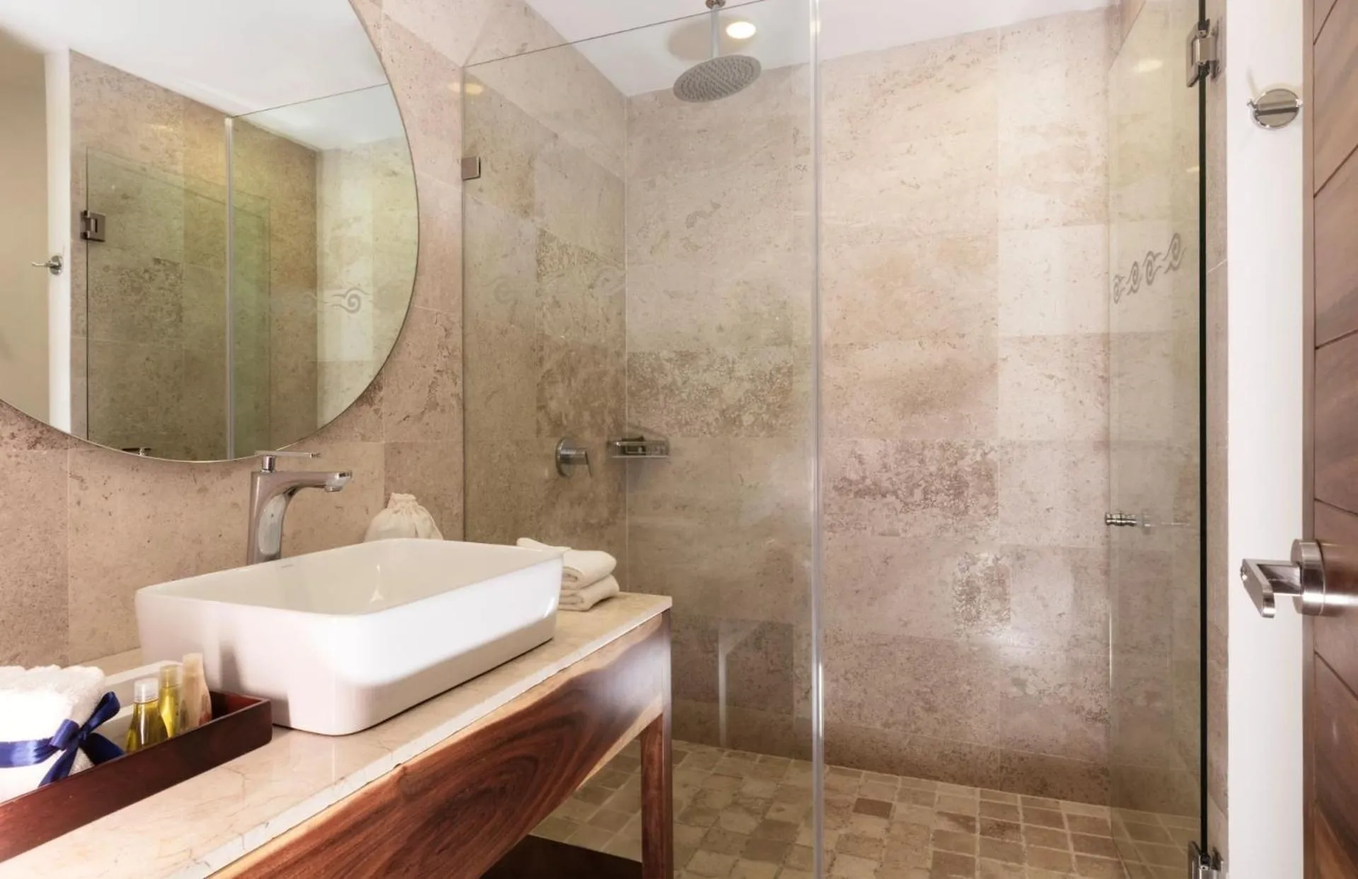 Bathroom in Buenaventura Grand Hotel & Great Moments - All Inclusive