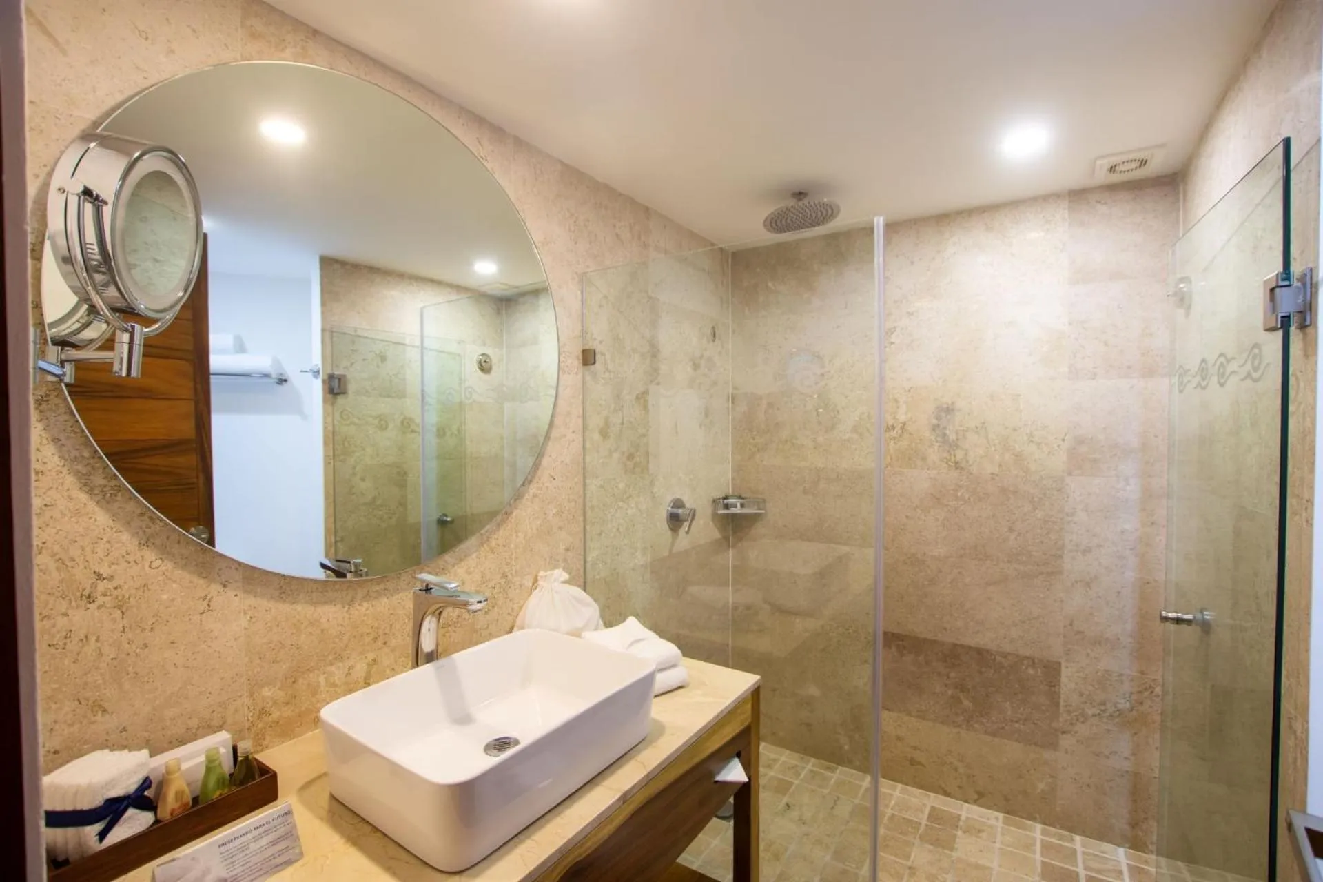 Bathroom in Buenaventura Grand Hotel & Great Moments - All Inclusive