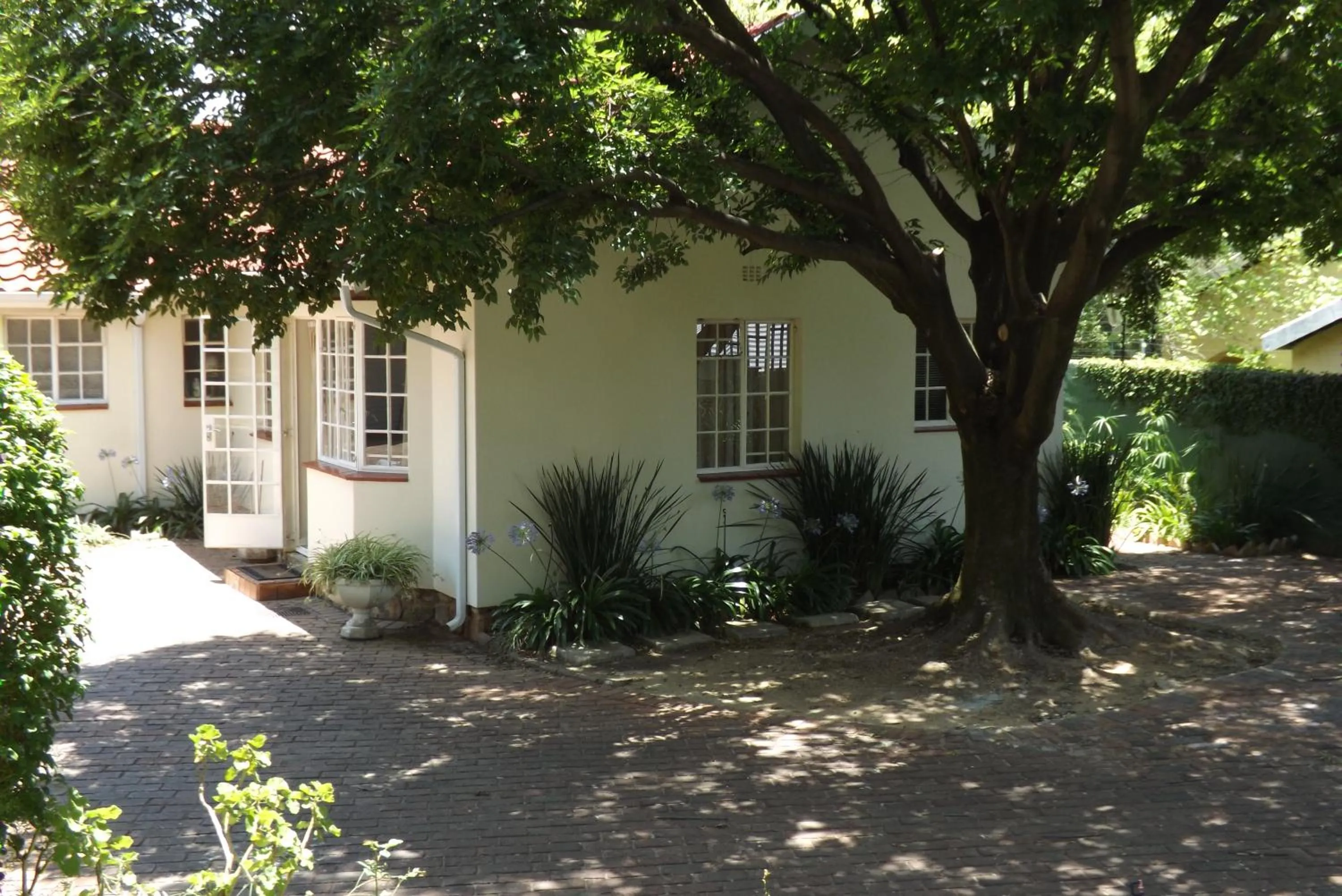 Facade/entrance in Tiree B&B
