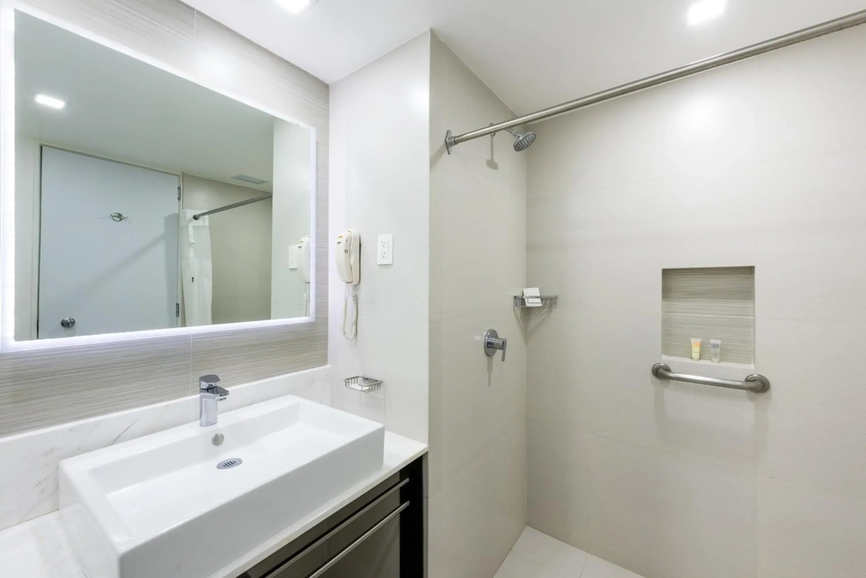 Bathroom in Hotel Casa Blanca Bathroom in Hotel Casa Blanca