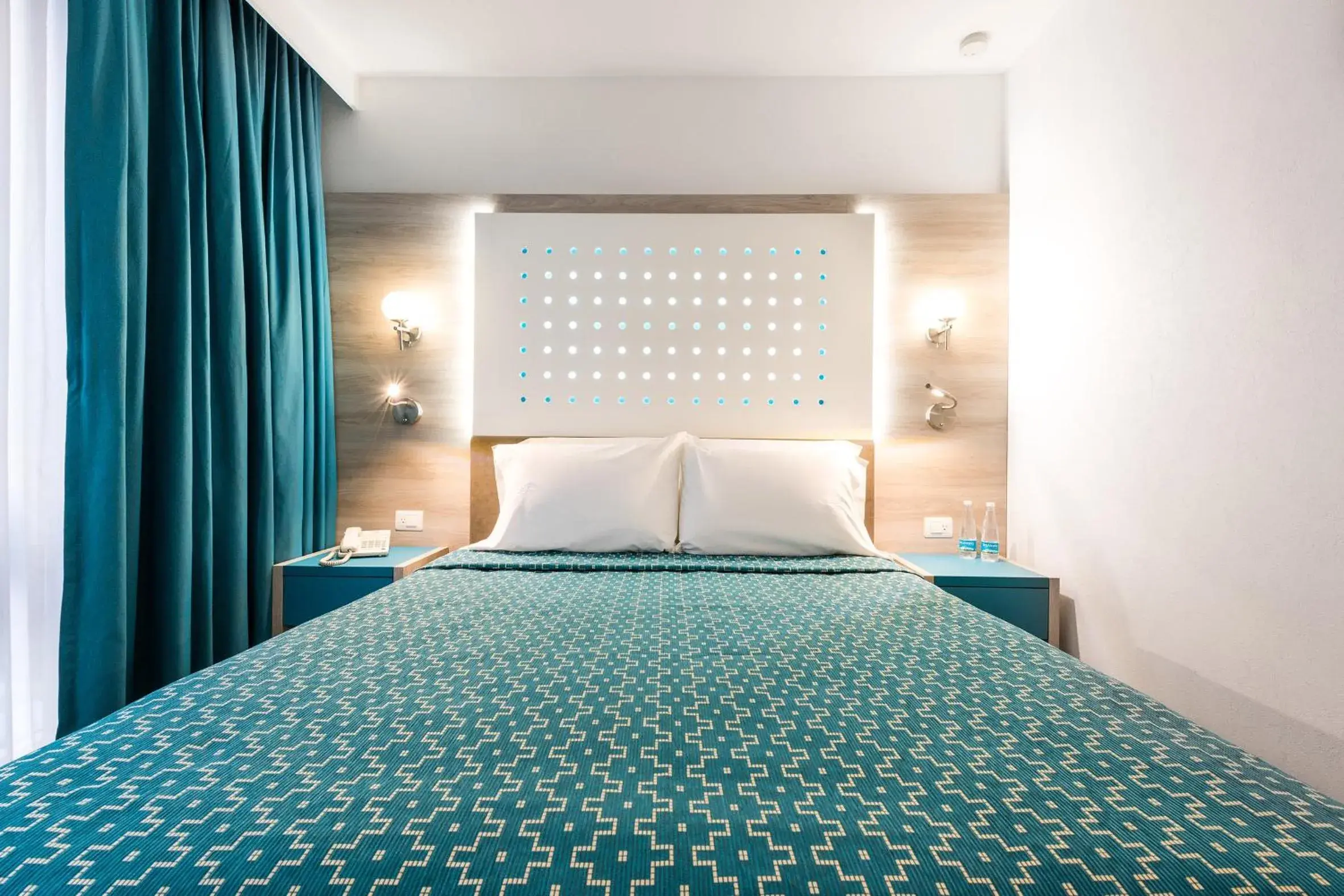 Queen Room - single occupancy in Hotel Casa Blanca Queen Room - single occupancy in Hotel Casa Blanca