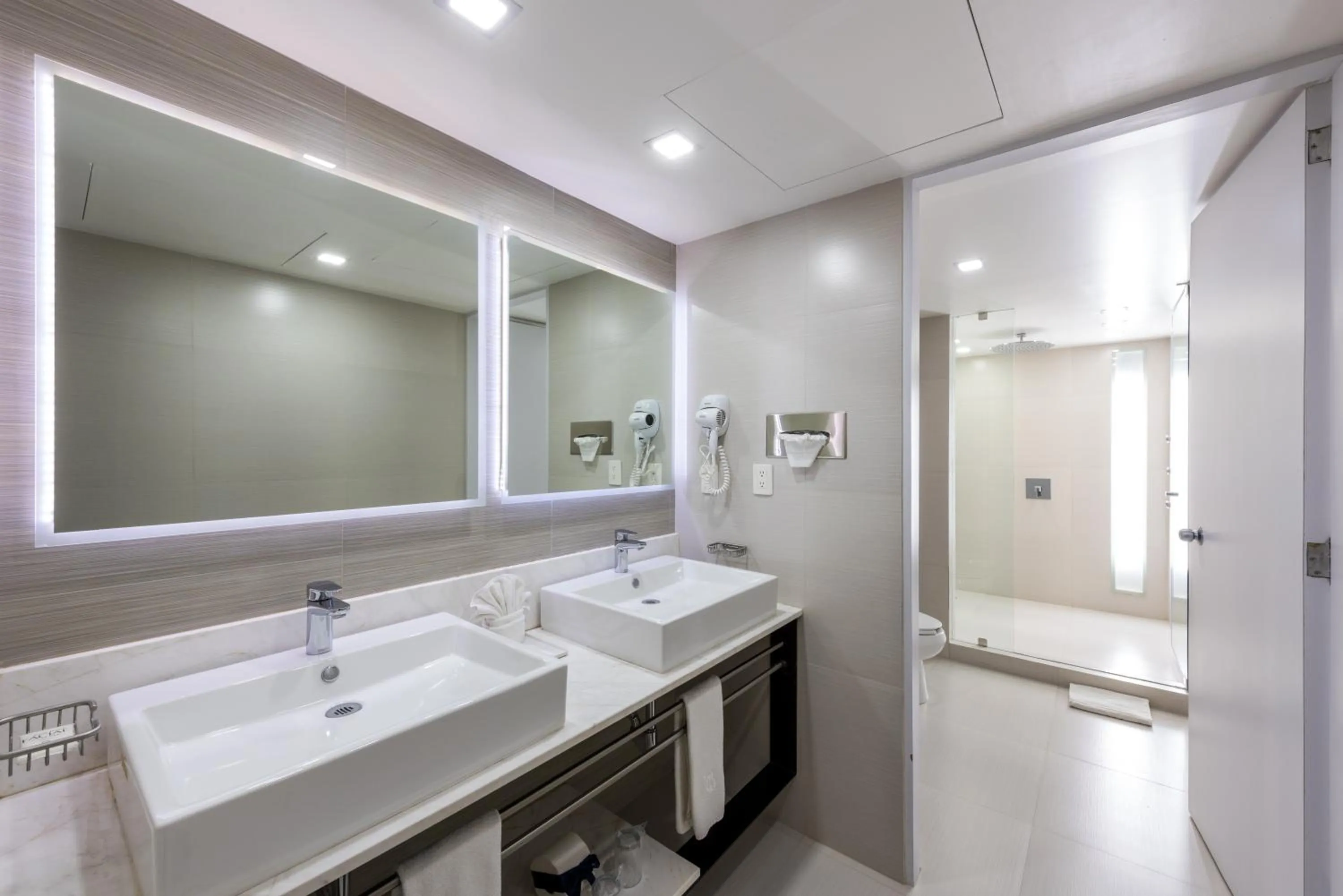 Shower in Hotel Casa Blanca