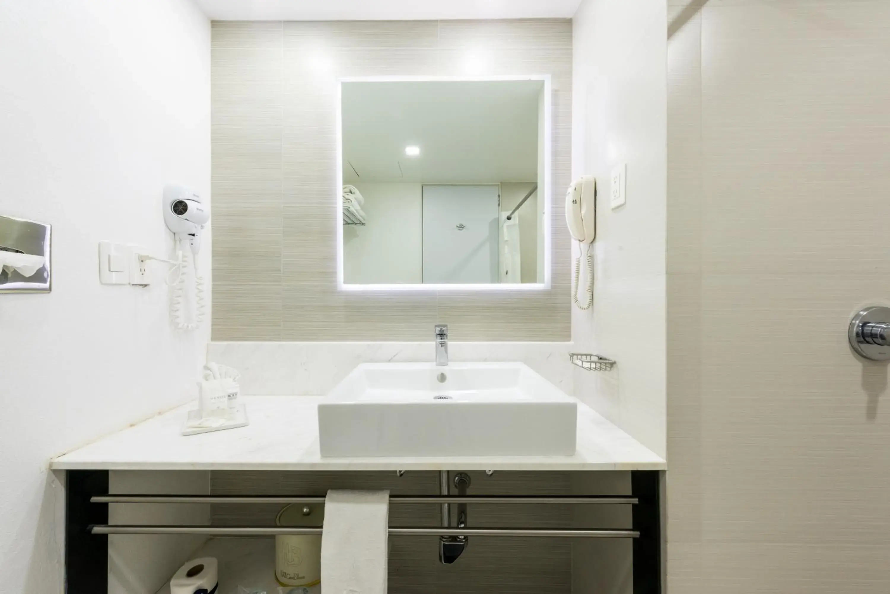 Bathroom in Hotel Casa Blanca Bathroom in Hotel Casa Blanca