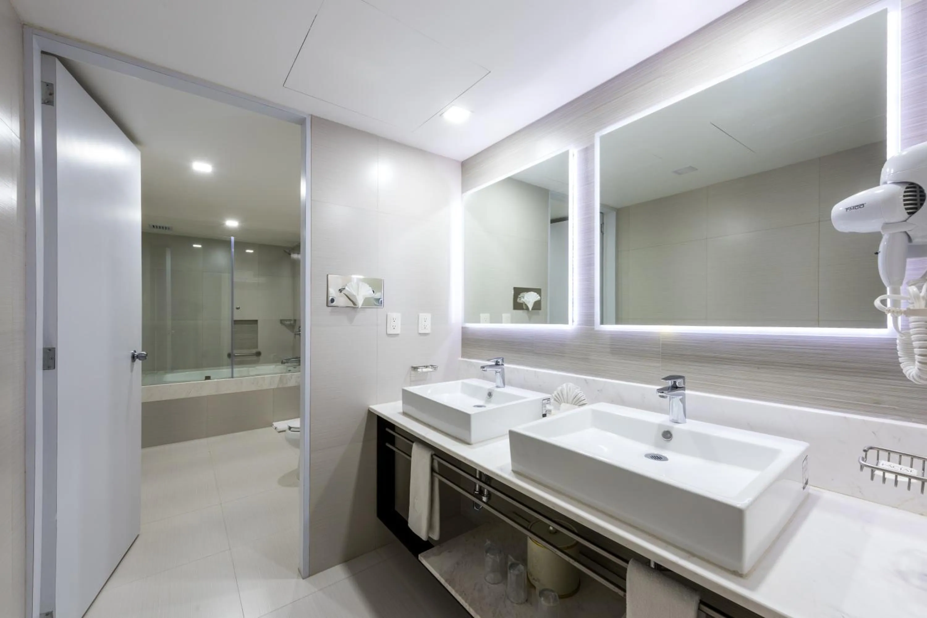 Shower in Hotel Casa Blanca