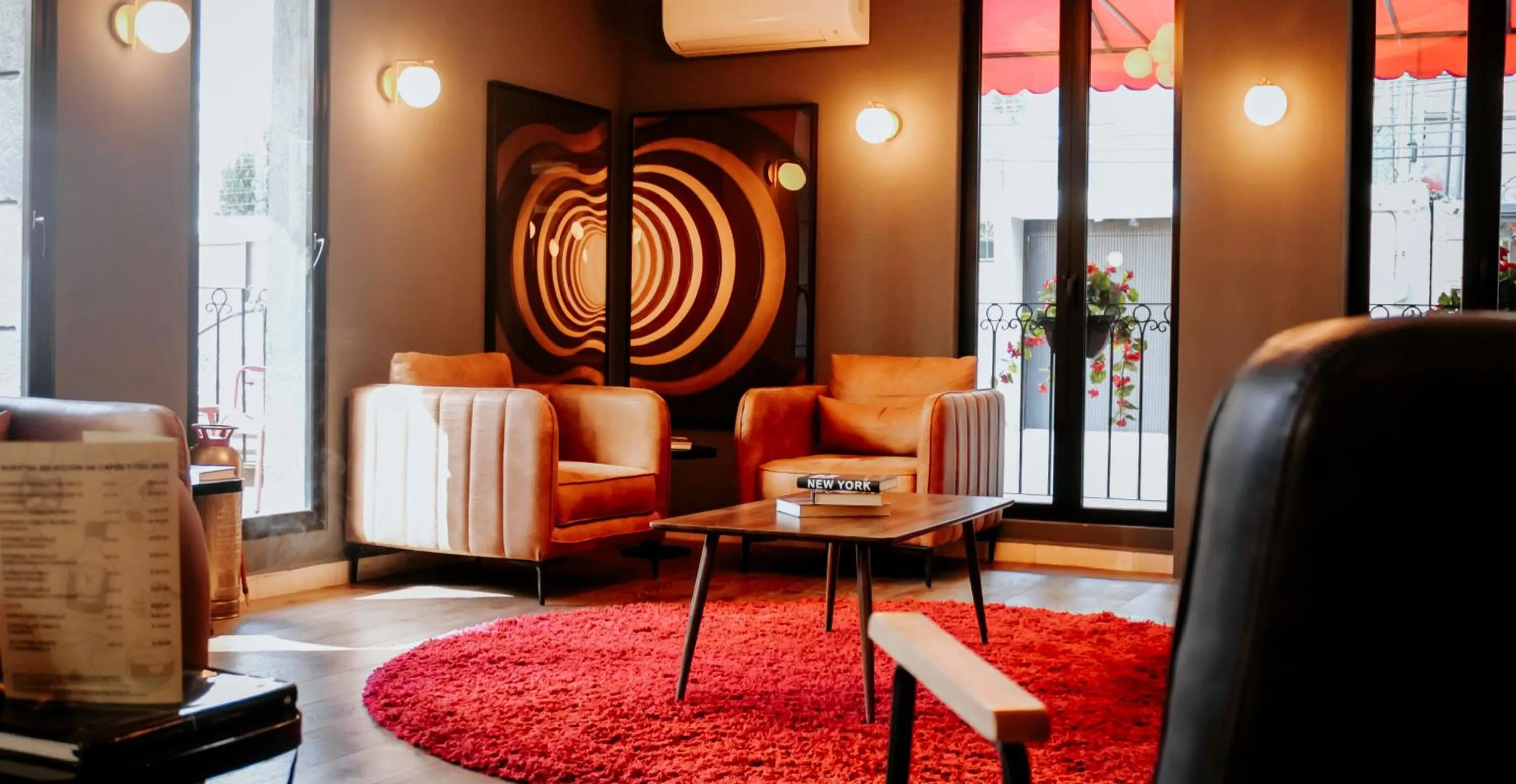 Seating area in Hive Nápoles by G Hotels