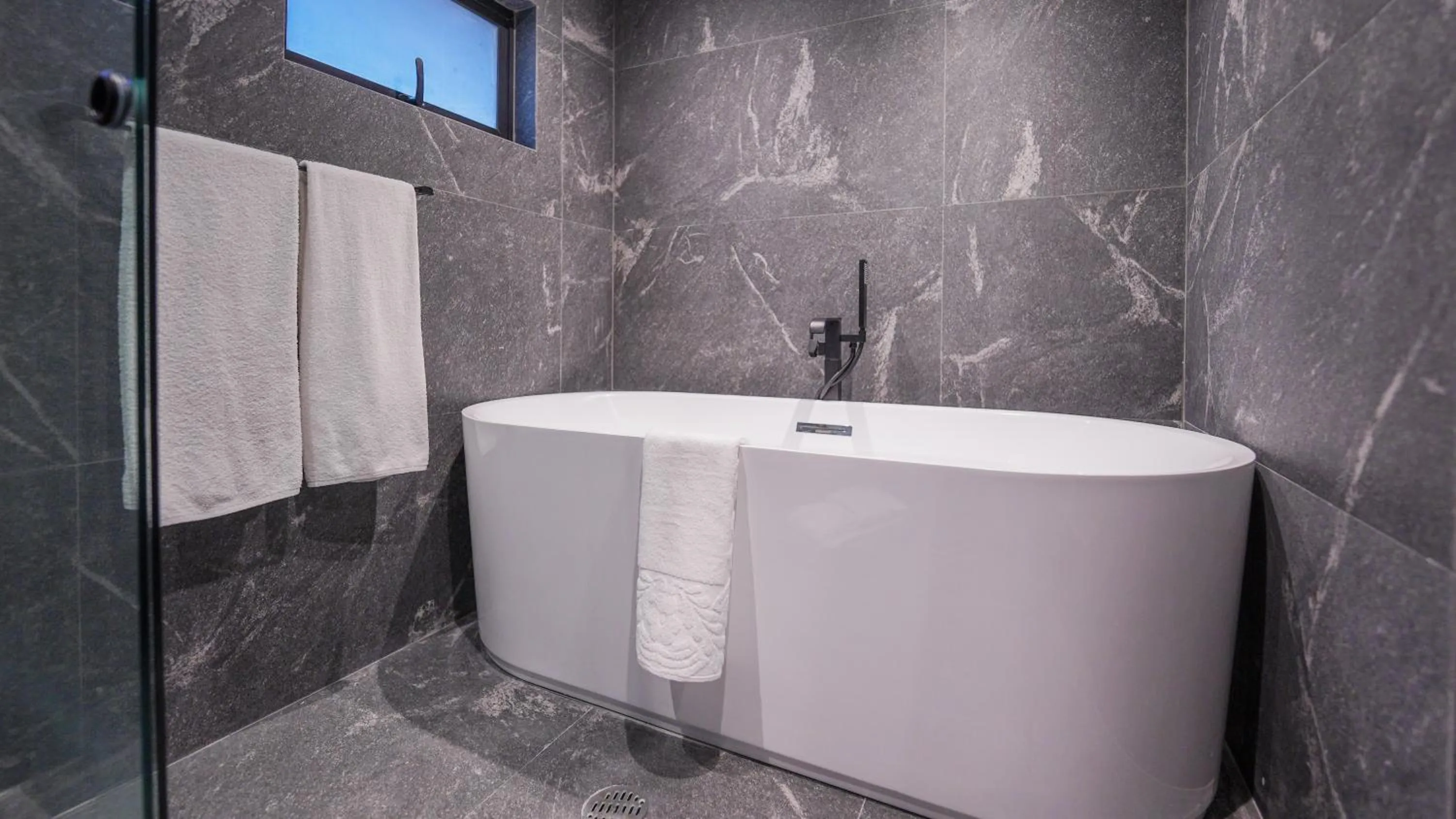 Bath in Hive Nápoles by G Hotels