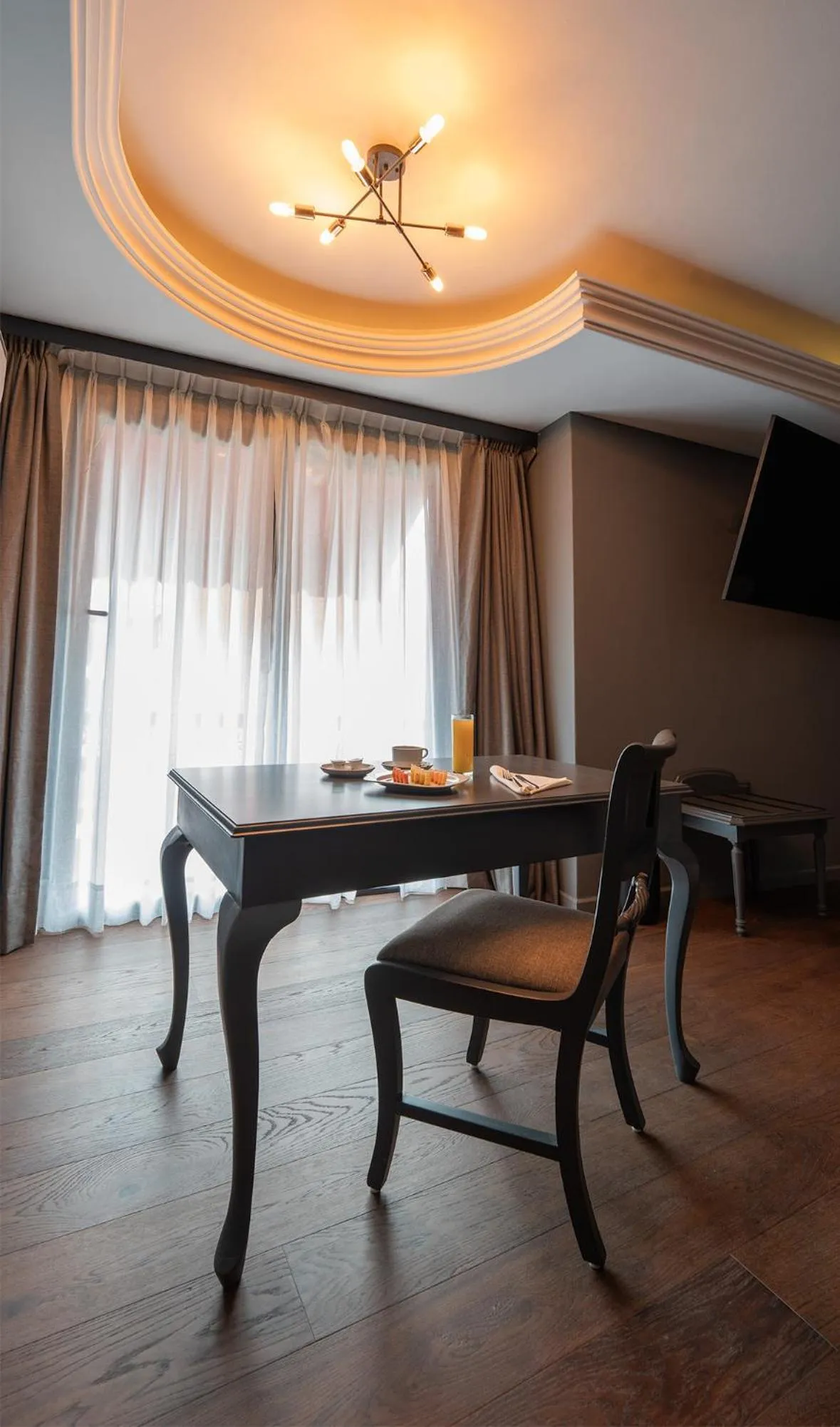 Seating area in Hive Nápoles by G Hotels