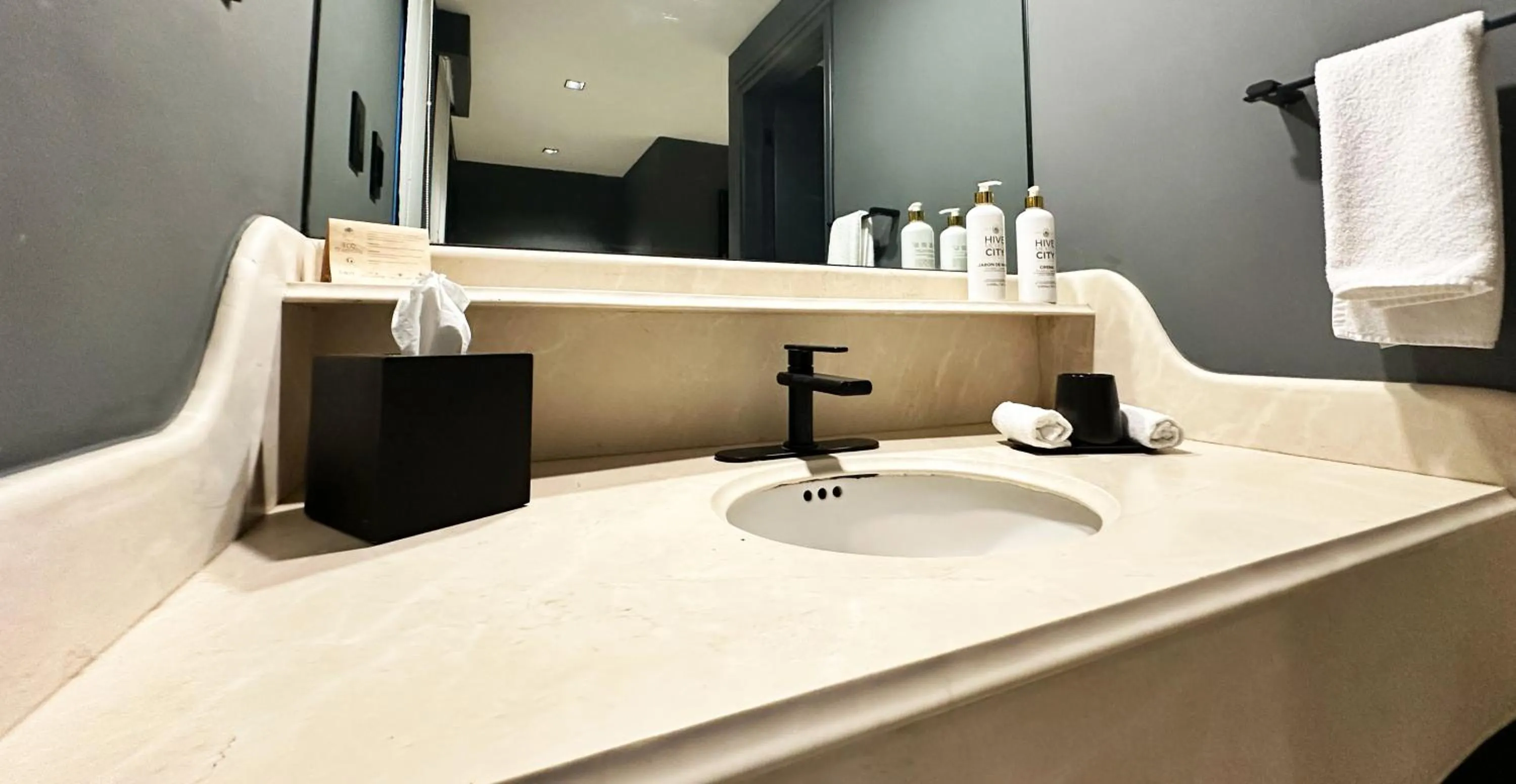 Bathroom in Hive Nápoles by G Hotels