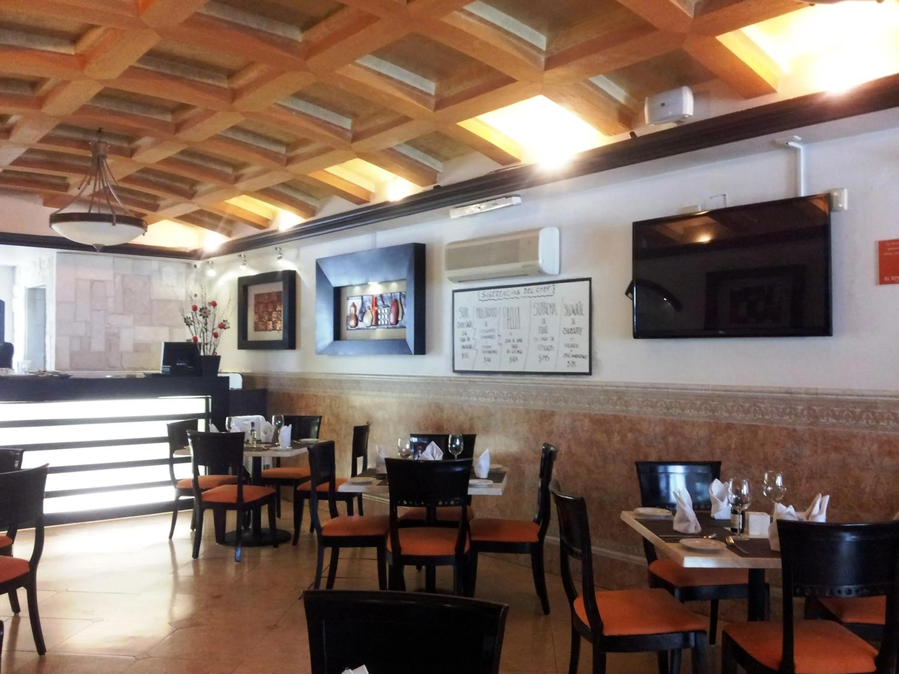 Restaurant/places to eat in Hive Nápoles by G Hotels