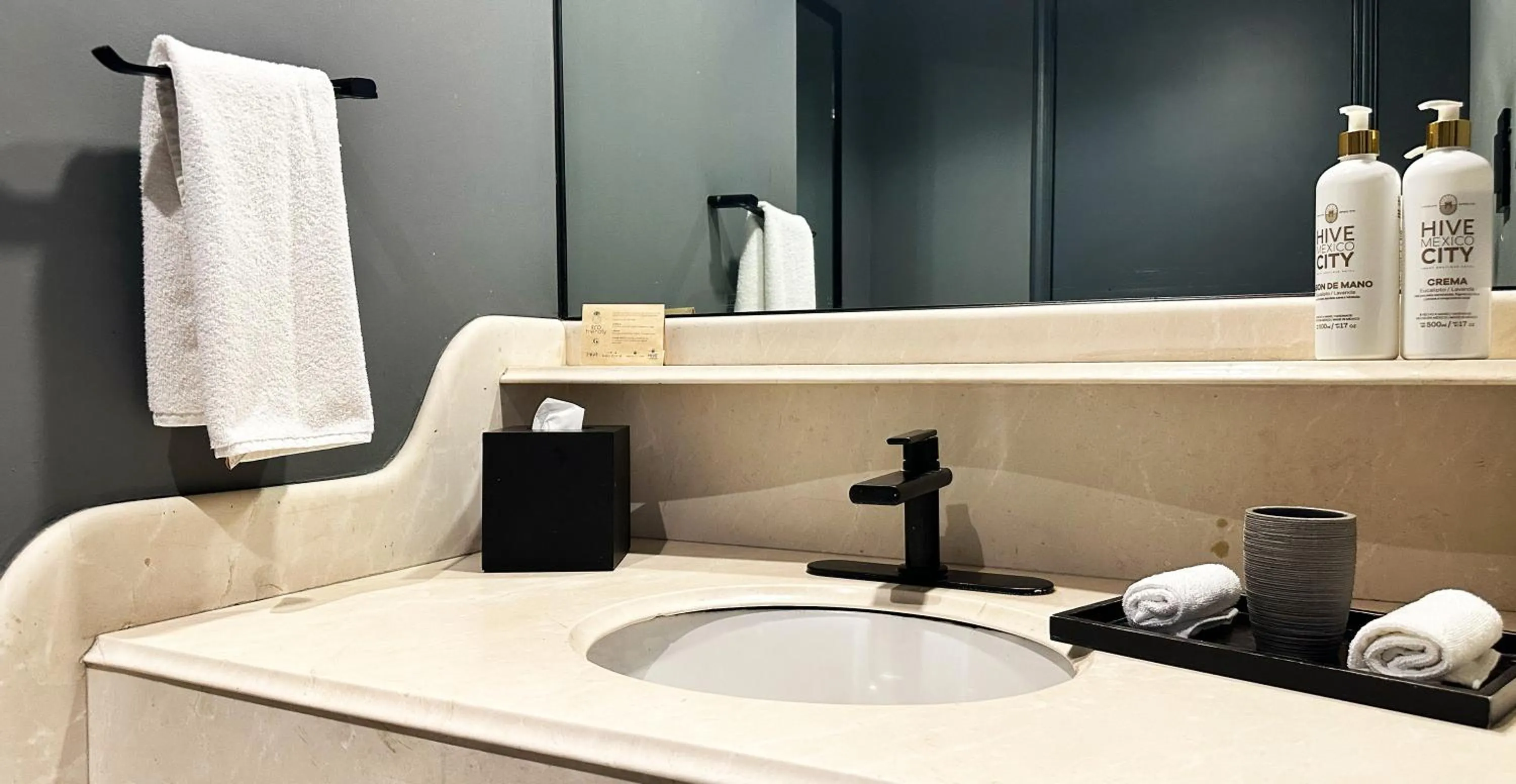 Bathroom in Hive Nápoles by G Hotels