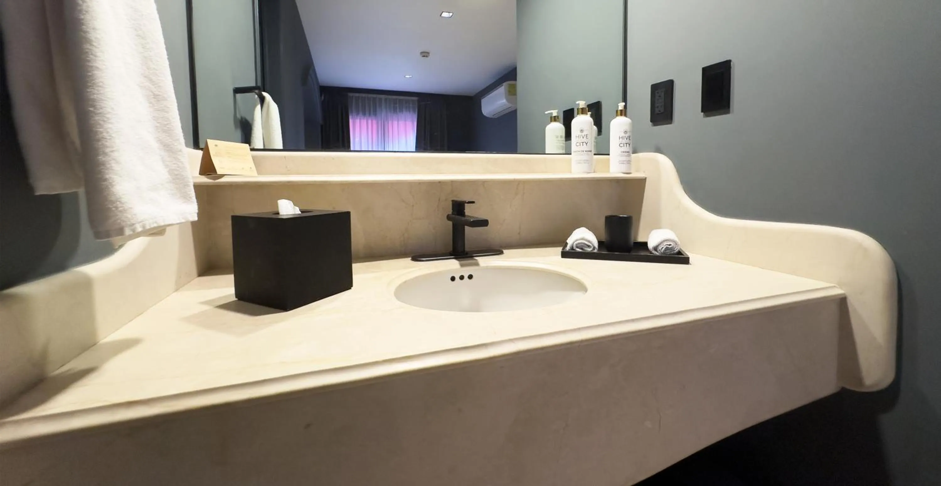 Bathroom in Hive Nápoles by G Hotels