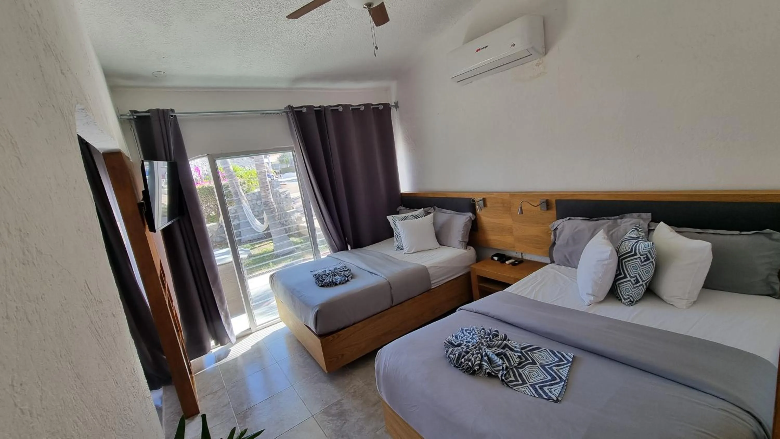 Bedroom, Bed in Buena Vista Oceanfront & Hot Springs Resort