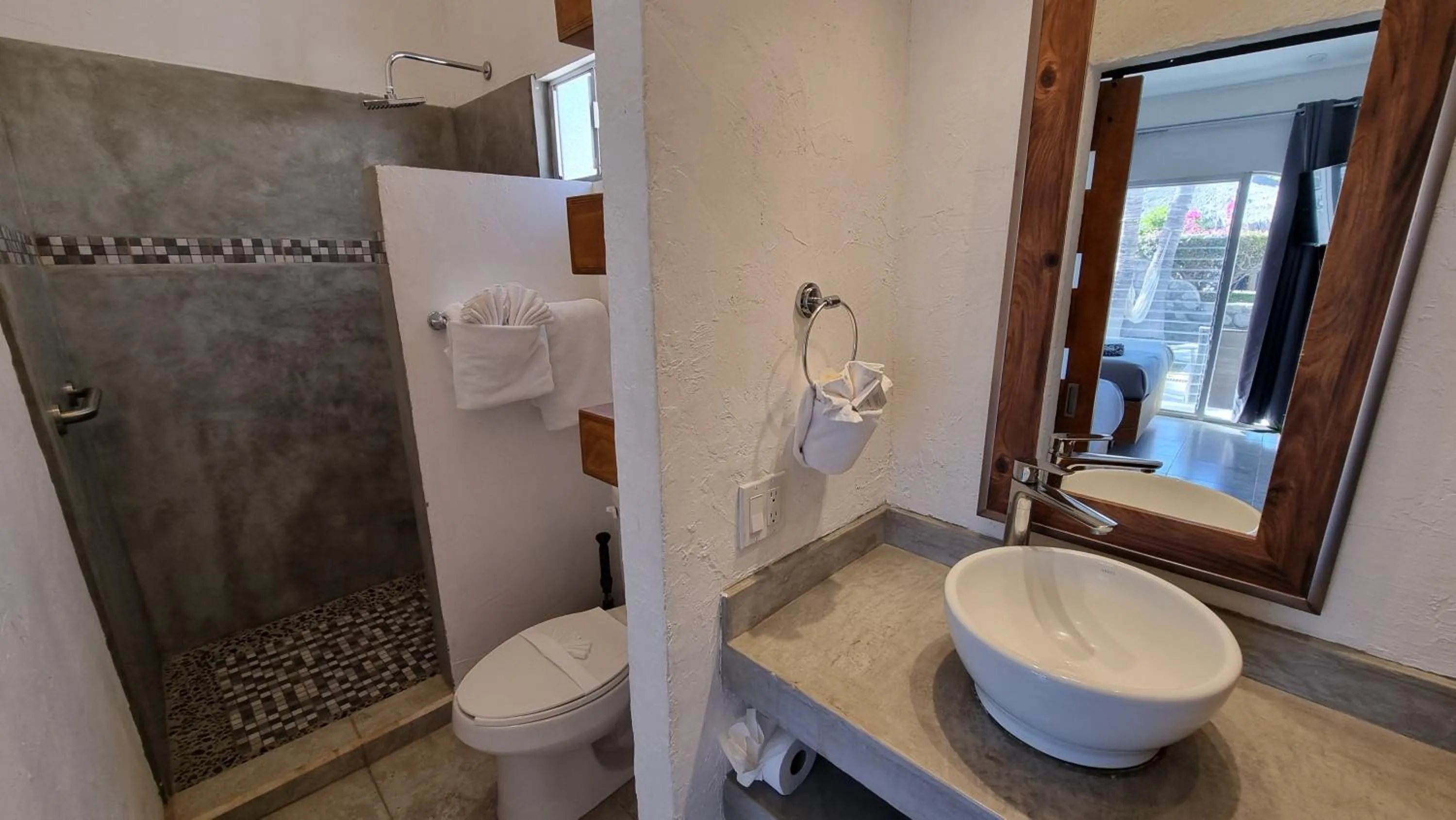 Bathroom in Buena Vista Oceanfront & Hot Springs Resort