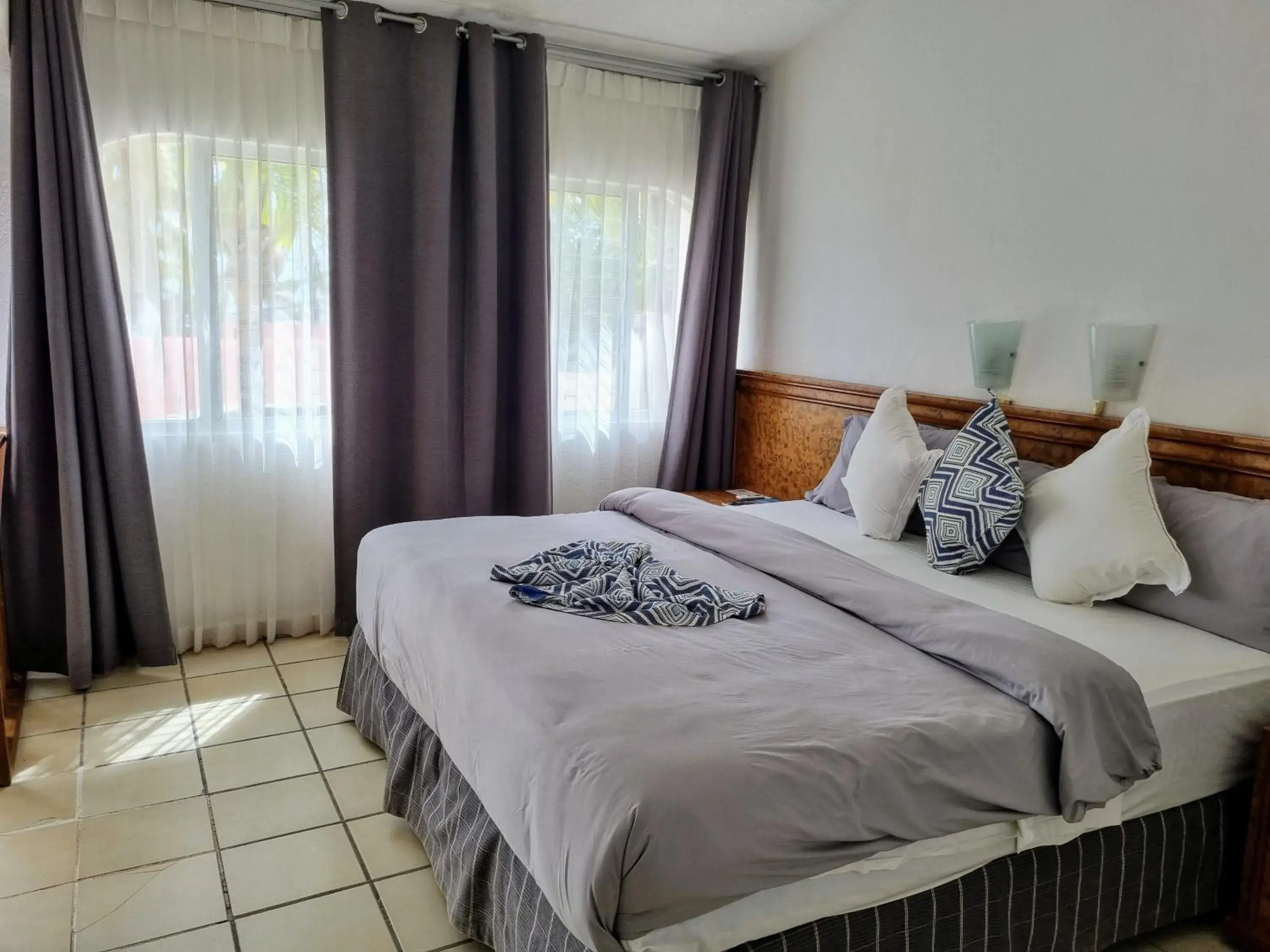 Bed in Buena Vista Oceanfront & Hot Springs Resort Bed in Buena Vista Oceanfront & Hot Springs Resort