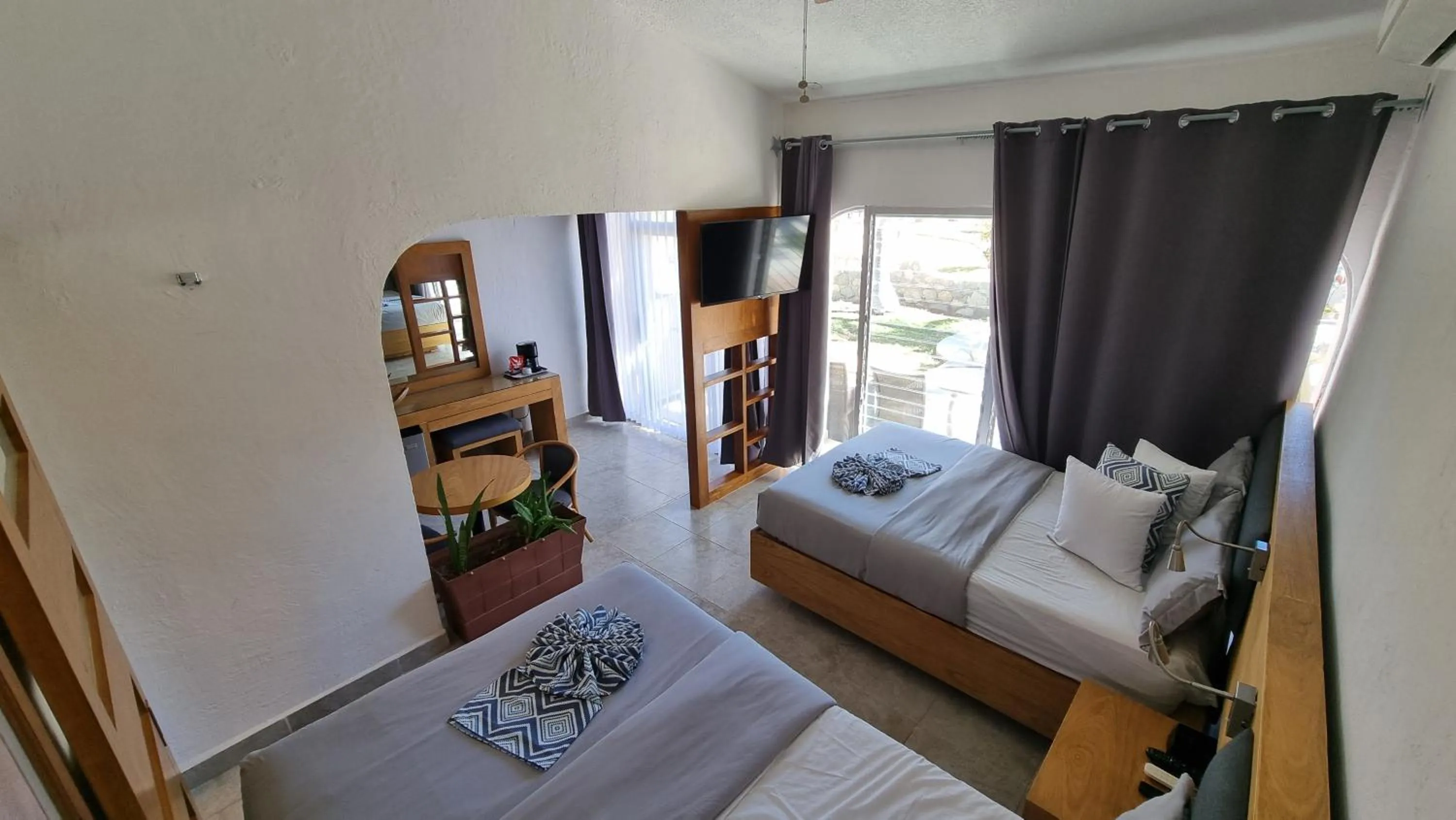 Bedroom, Bed in Buena Vista Oceanfront & Hot Springs Resort