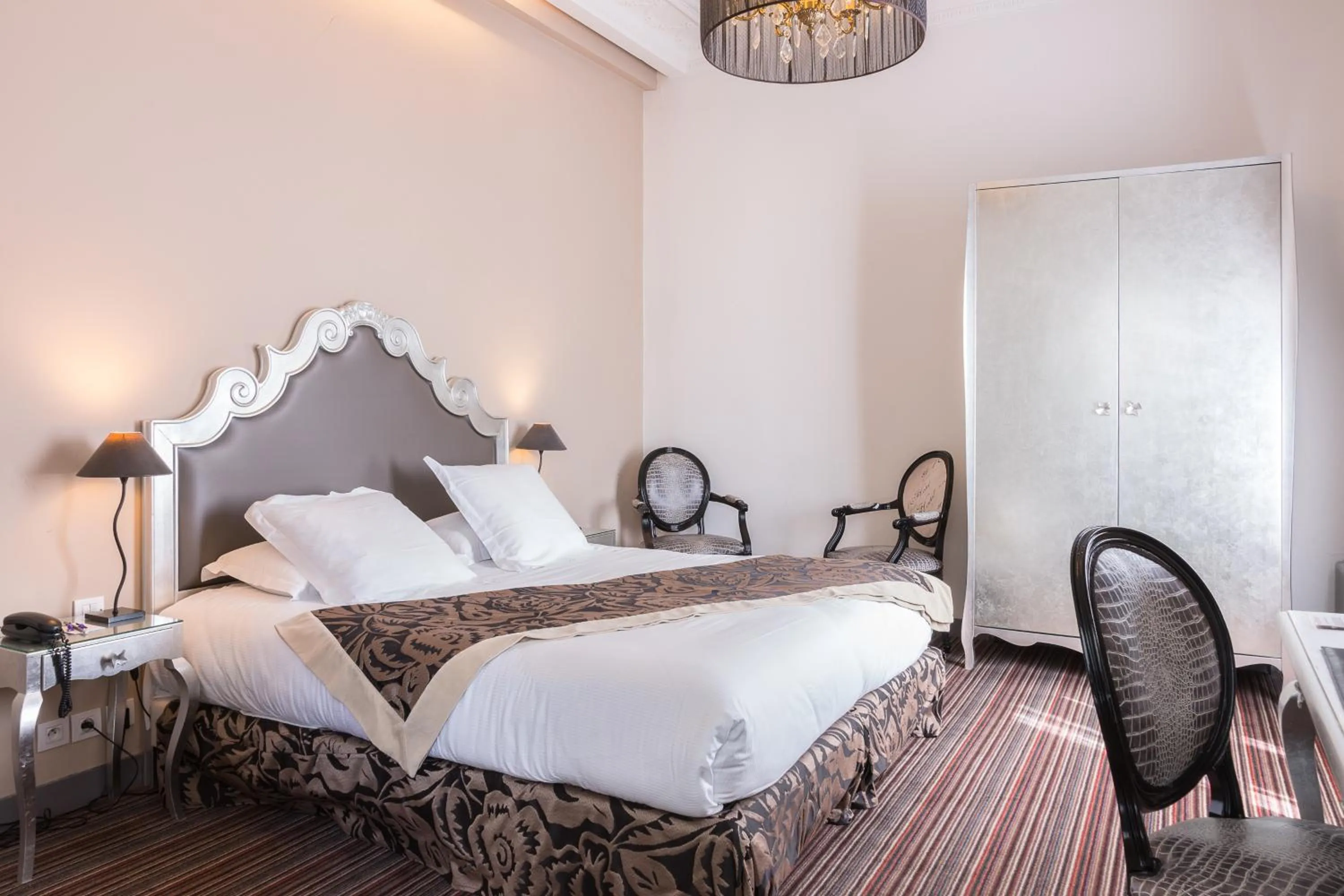 Bedroom, Bed in Villa 81