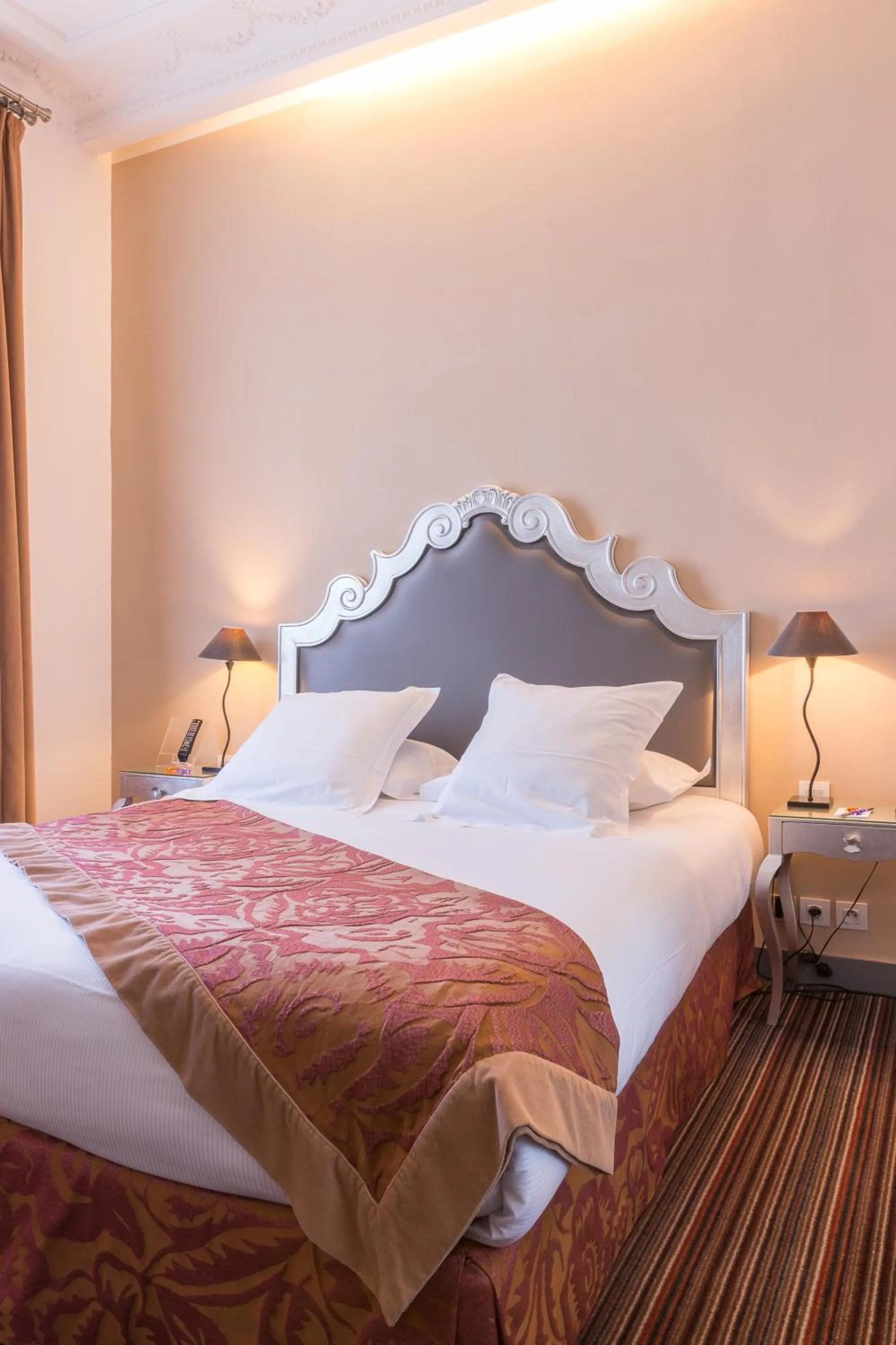 Bedroom, Bed in Villa 81