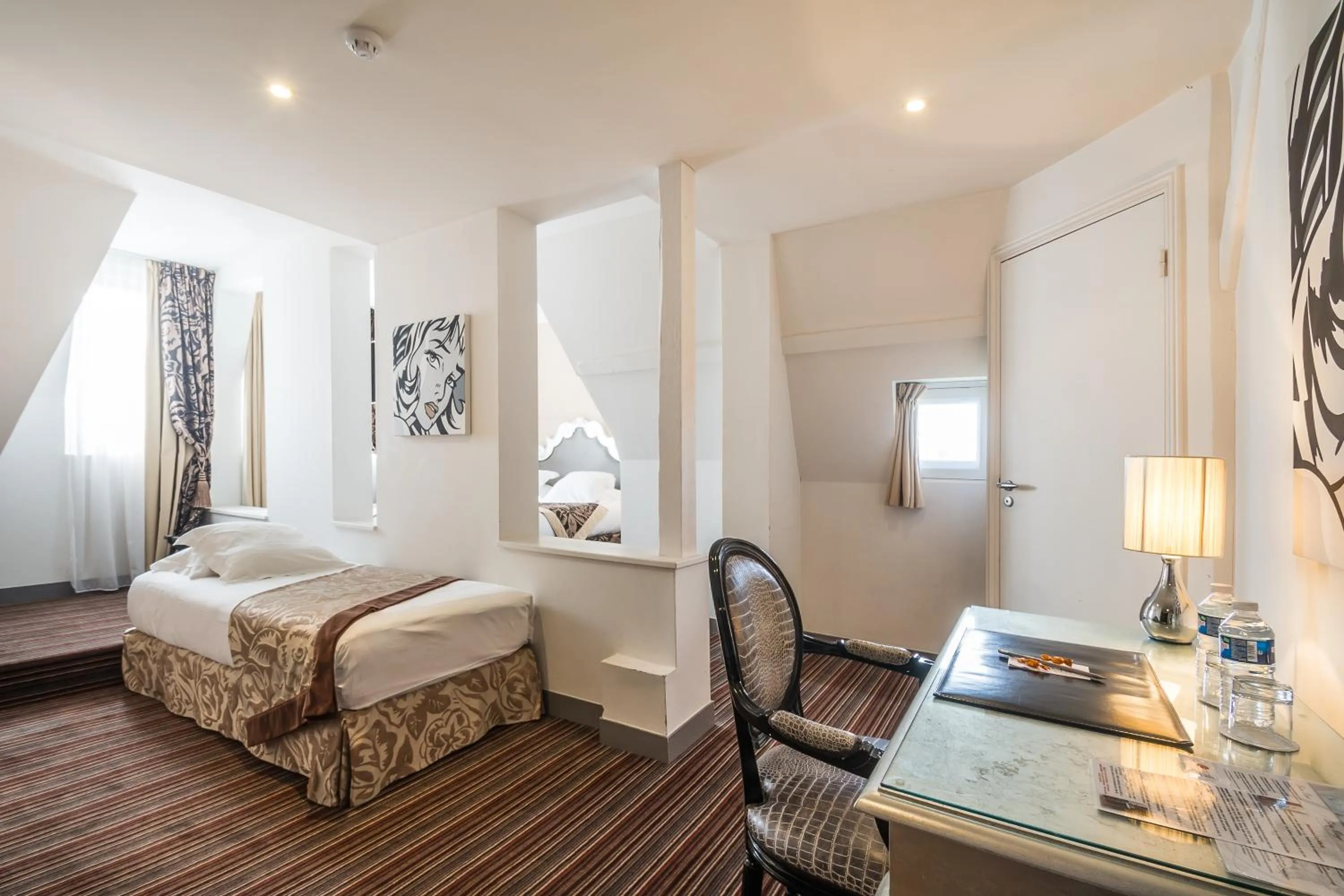 Bedroom, Bed in Villa 81