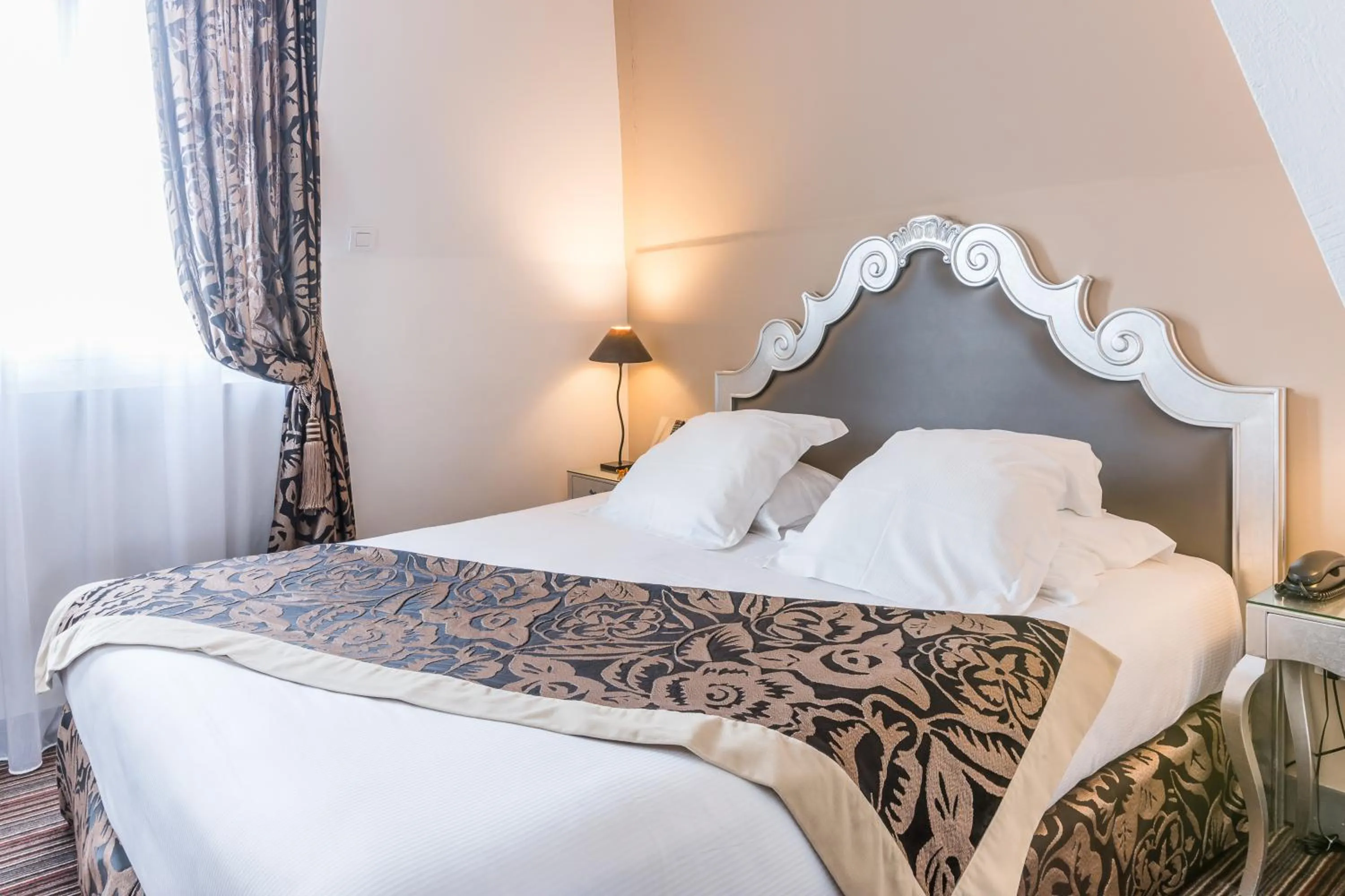 Bedroom, Bed in Villa 81