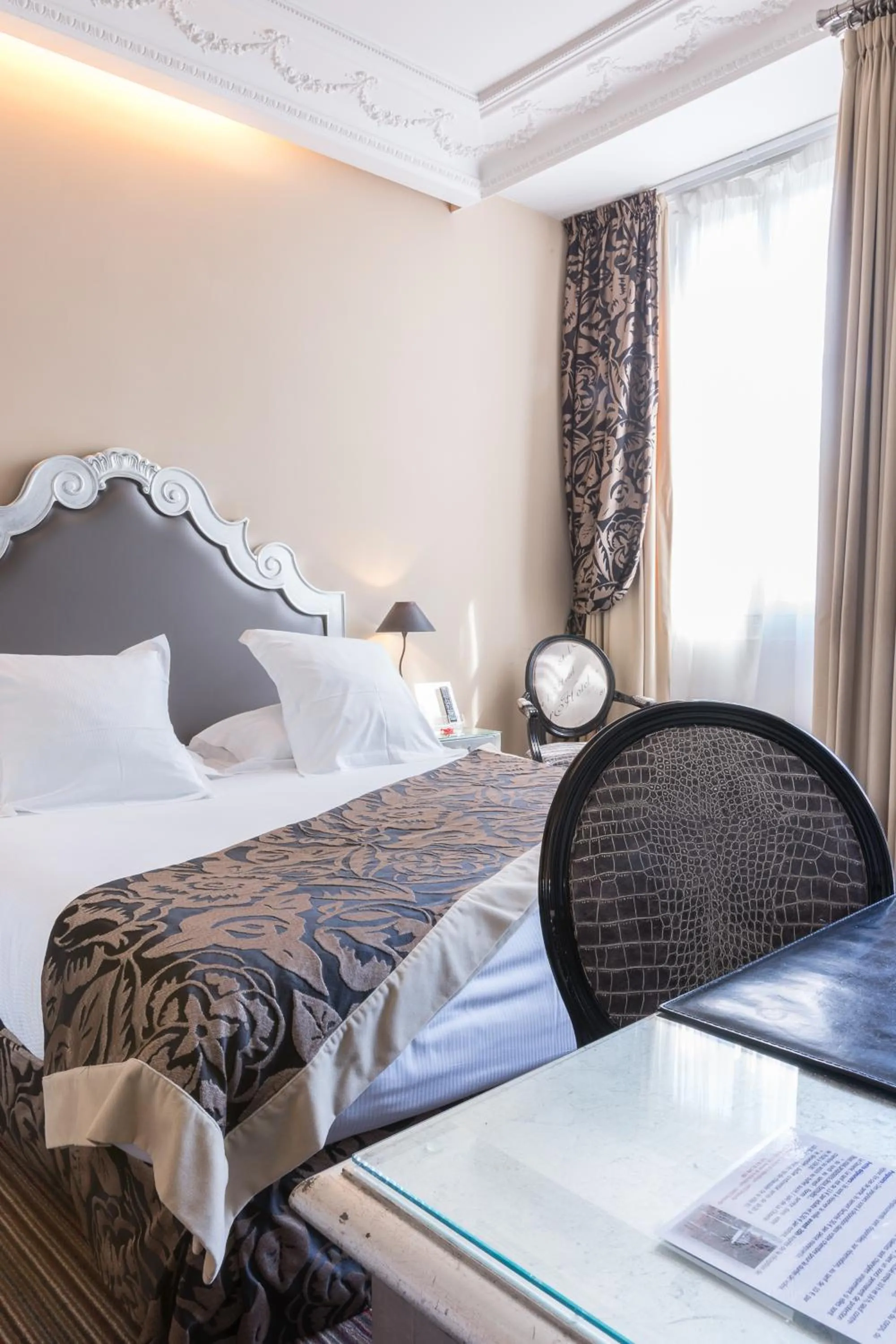 Bedroom, Bed in Villa 81